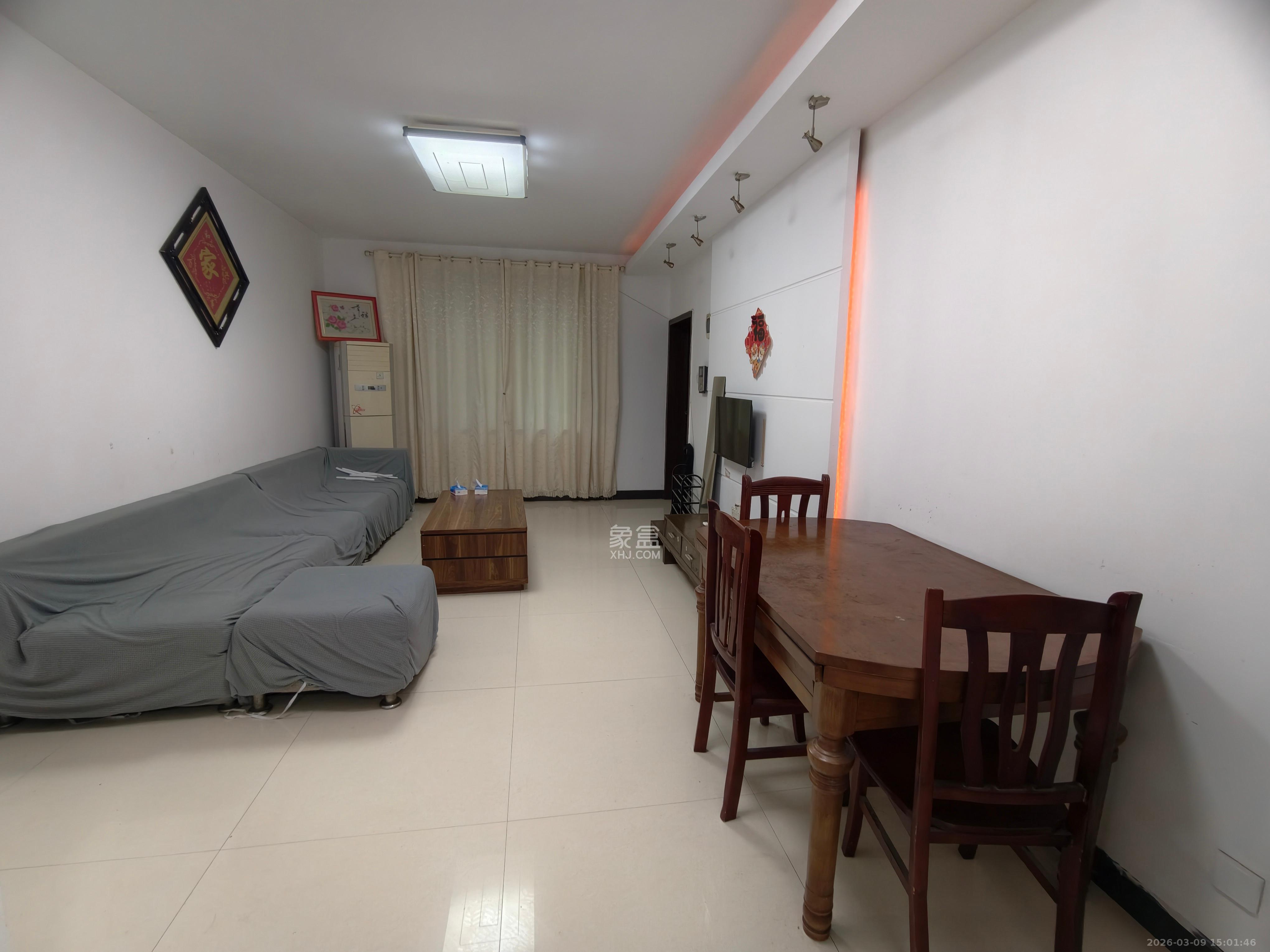 麓谷加州阳光  2室2厅2卫    1800.0元/月