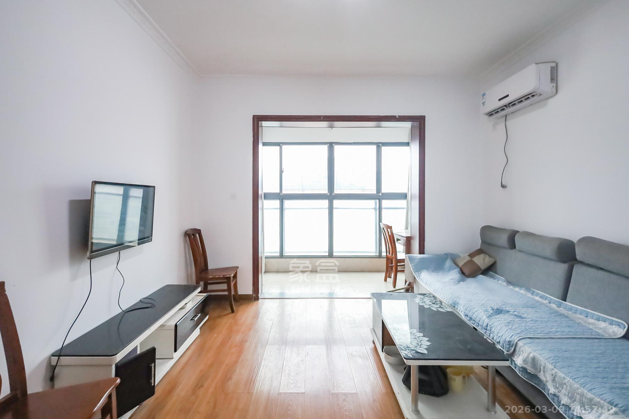 奥克斯广场  3室2厅1卫    72.0万