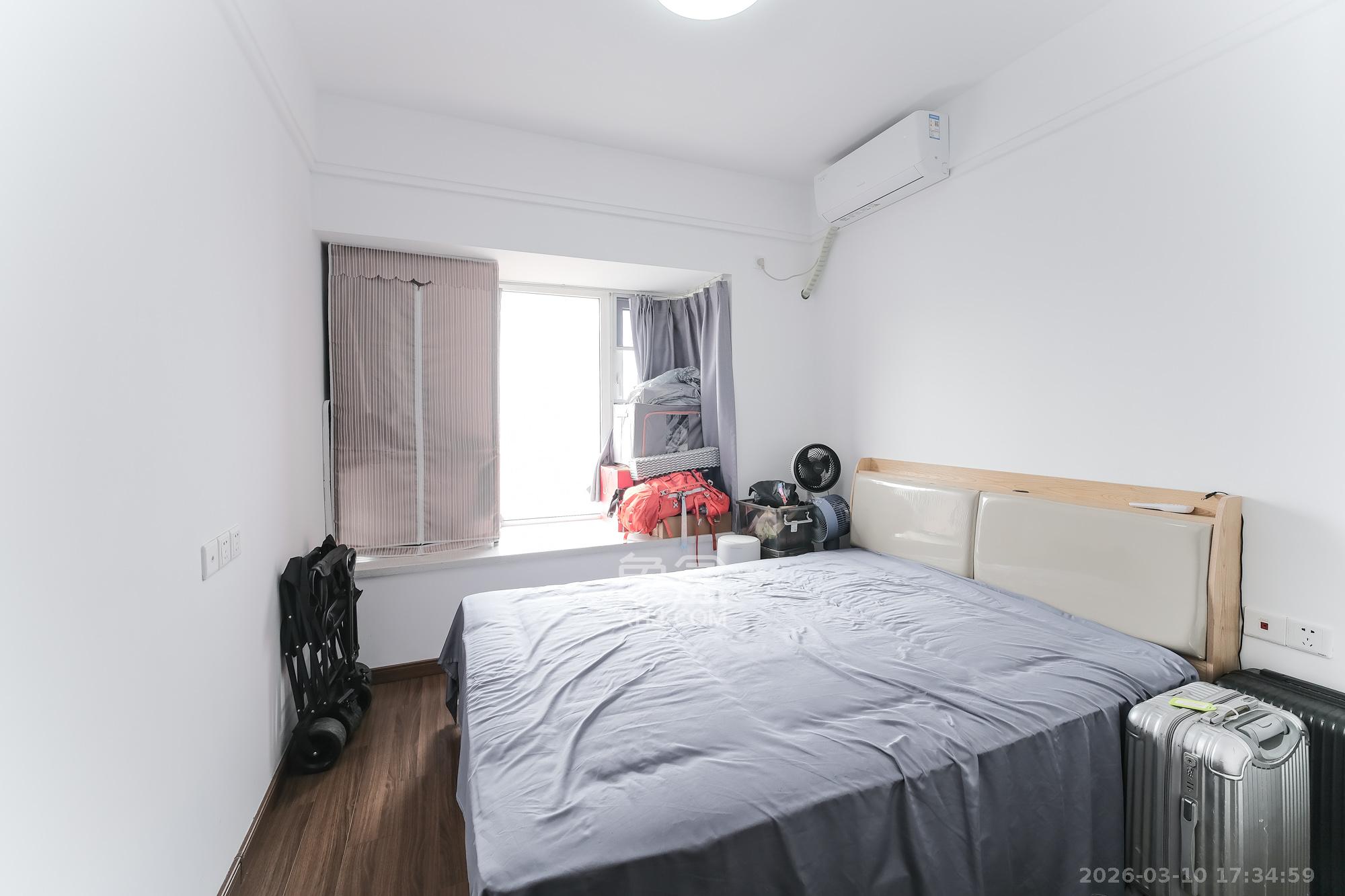 保利香槟国际E区 3室2厅2卫 82.0万 保利香槟国际E区 3室2厅2卫 82.0万卧室