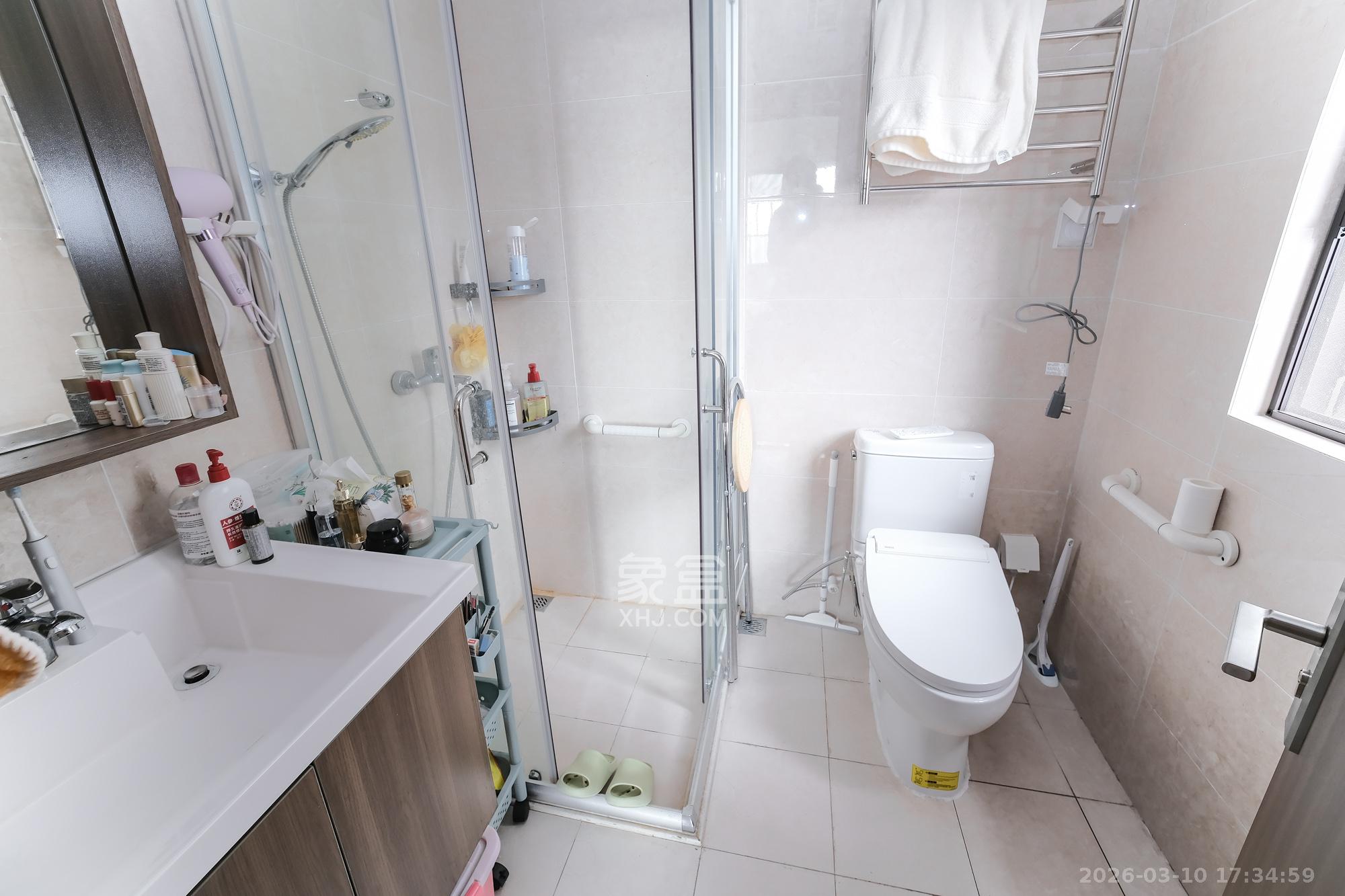 保利香槟国际E区  3室2厅2卫    82.0万卫生间