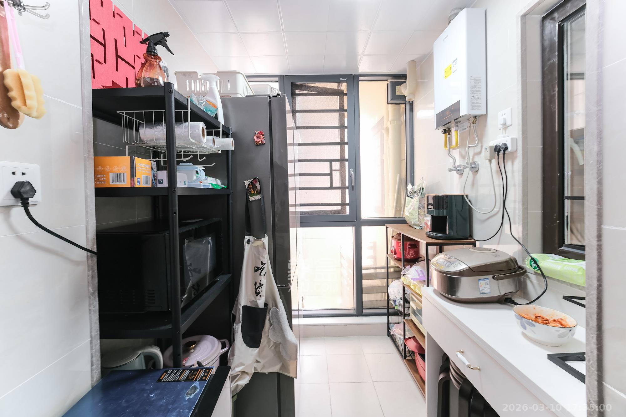 保利香槟国际E区  3室2厅2卫    82.0万阳台