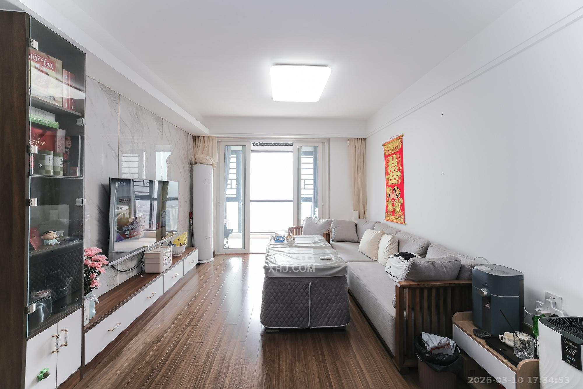 保利香槟国际E区 3室2厅2卫 82.0万 保利香槟国际E区 3室2厅2卫 82.0万客厅