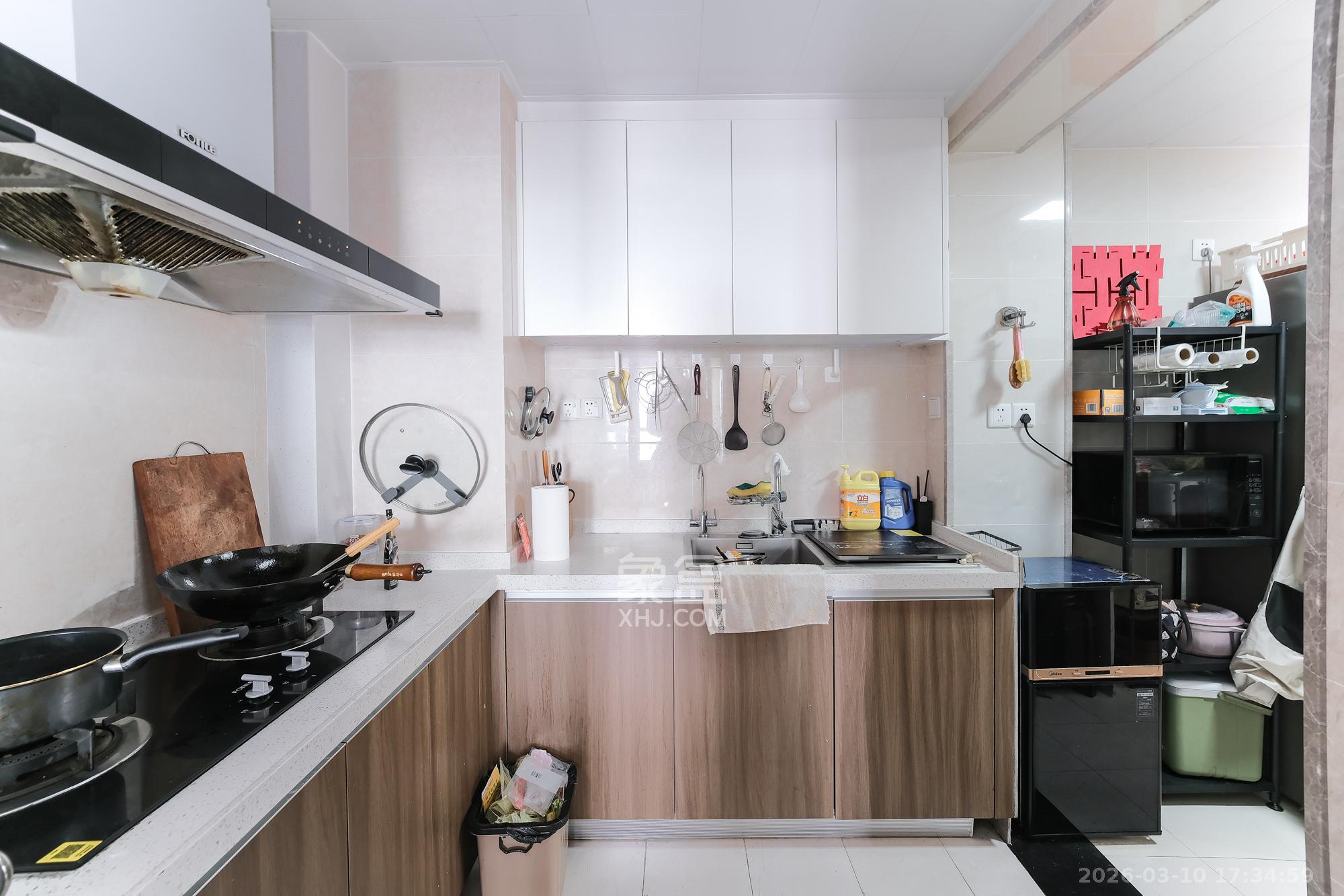 保利香槟国际E区 3室2厅2卫 82.0万 保利香槟国际E区 3室2厅2卫 82.0万厨房