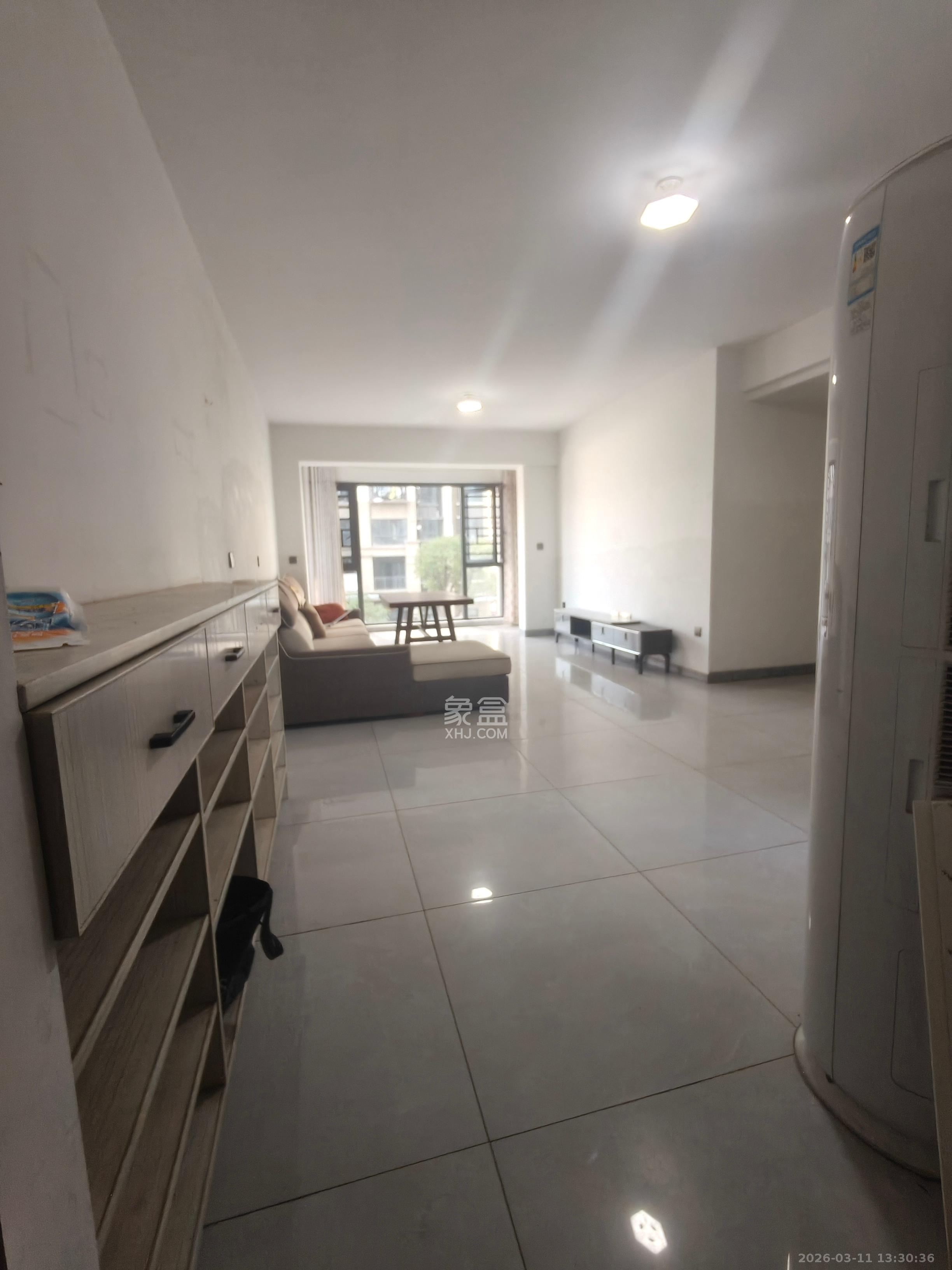 财汇新天地（财汇商务广场）  4室2厅2卫    2200.0元/月