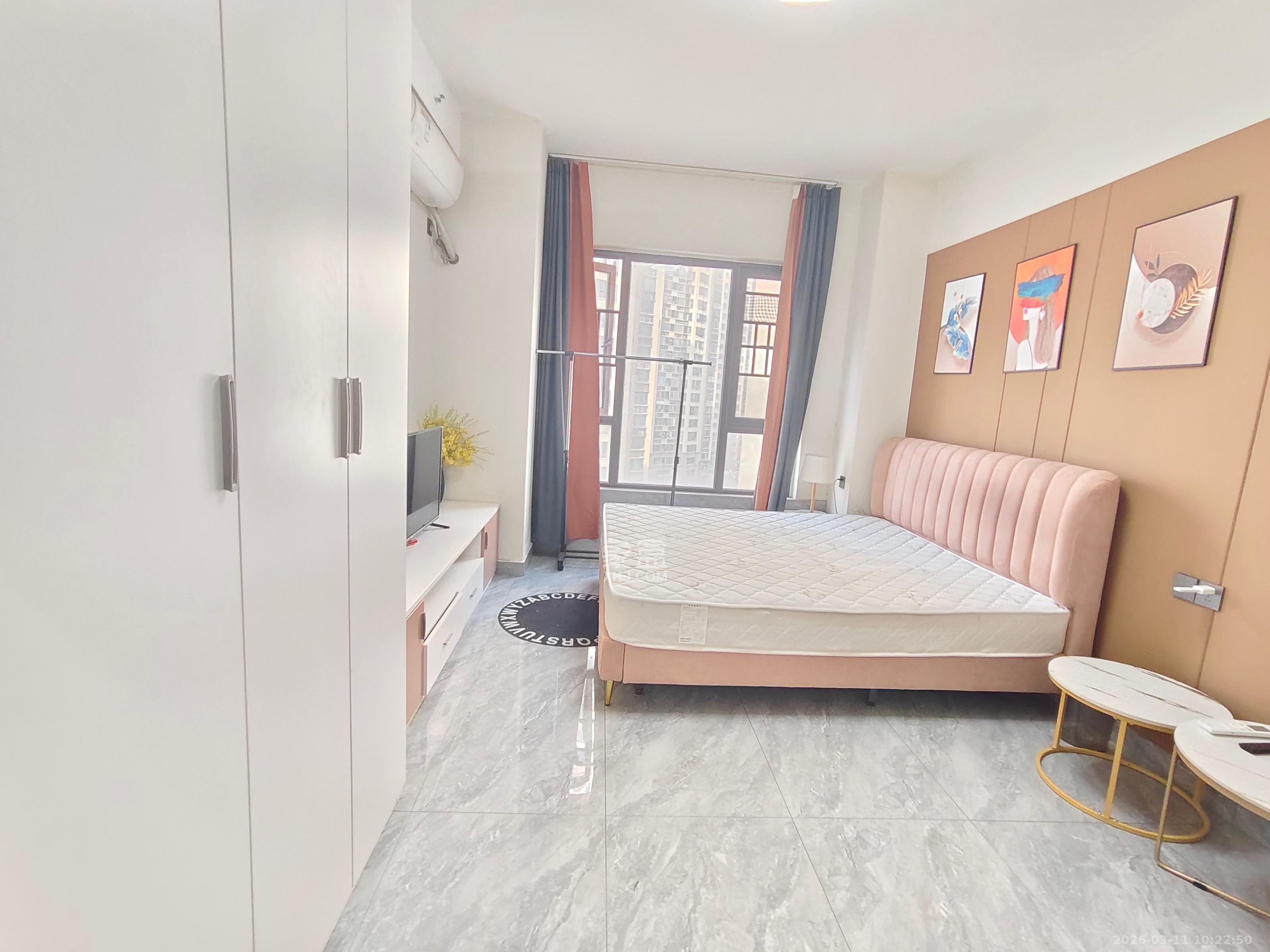 蓝光雍锦半岛   38.0㎡      1300.0元/月