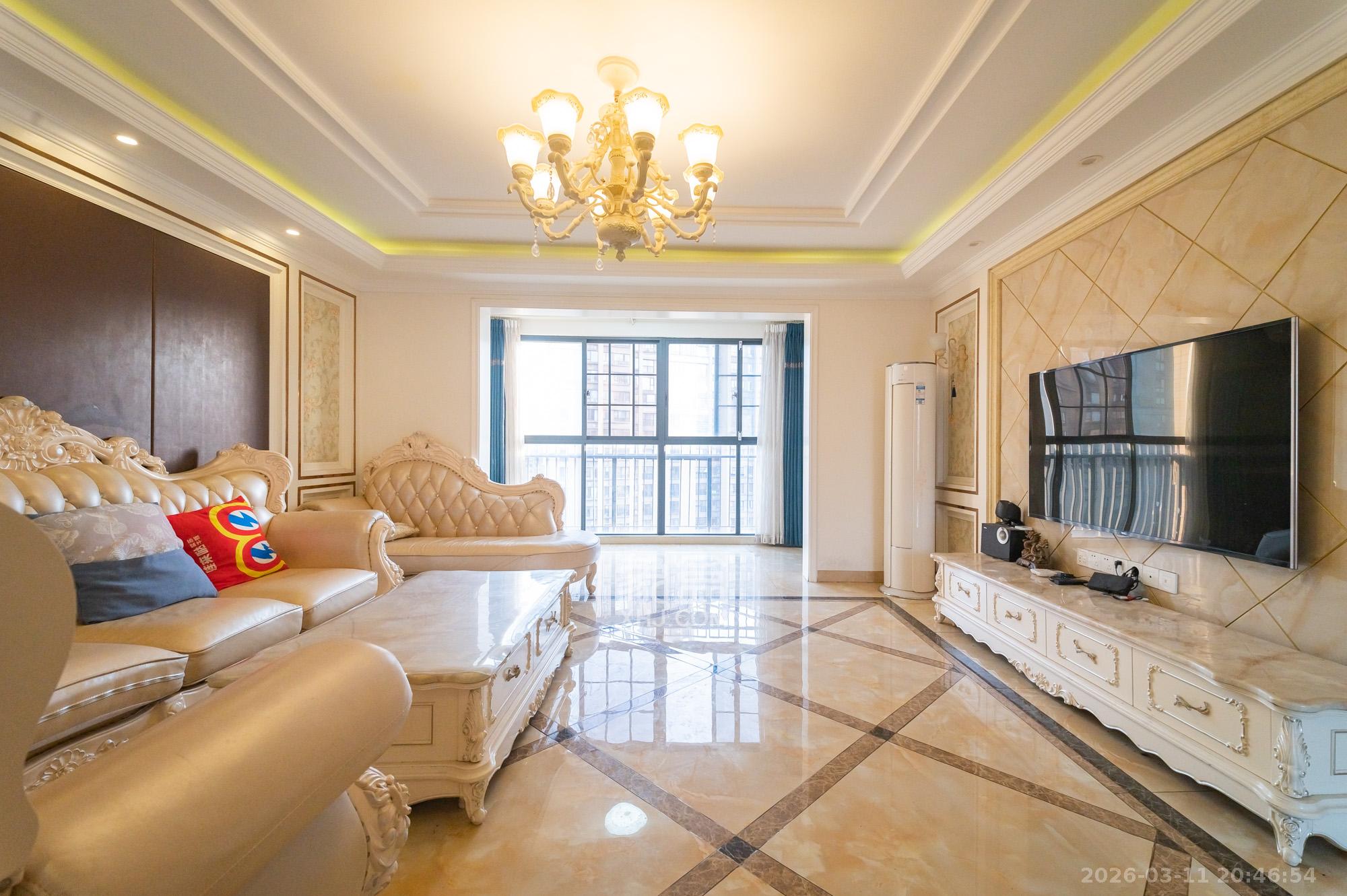 华润凤凰城三期  5室2厅2卫    175.8万