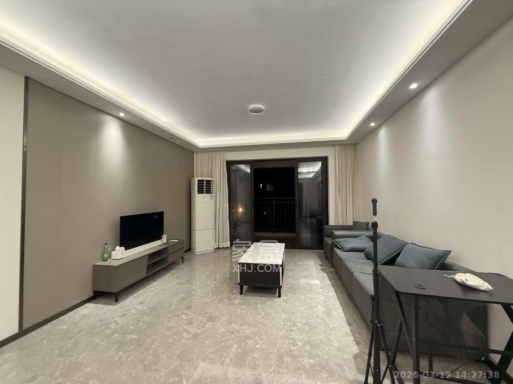 招商华发依云曦城  4室2厅2卫    2800.0元/月室内图