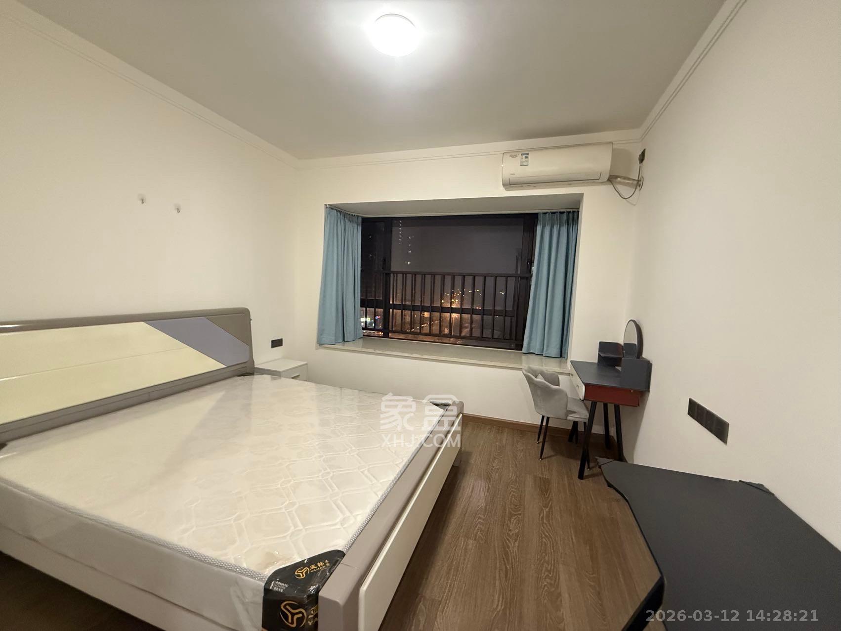 招商华发依云曦城  4室2厅2卫    2800.0元/月室内图