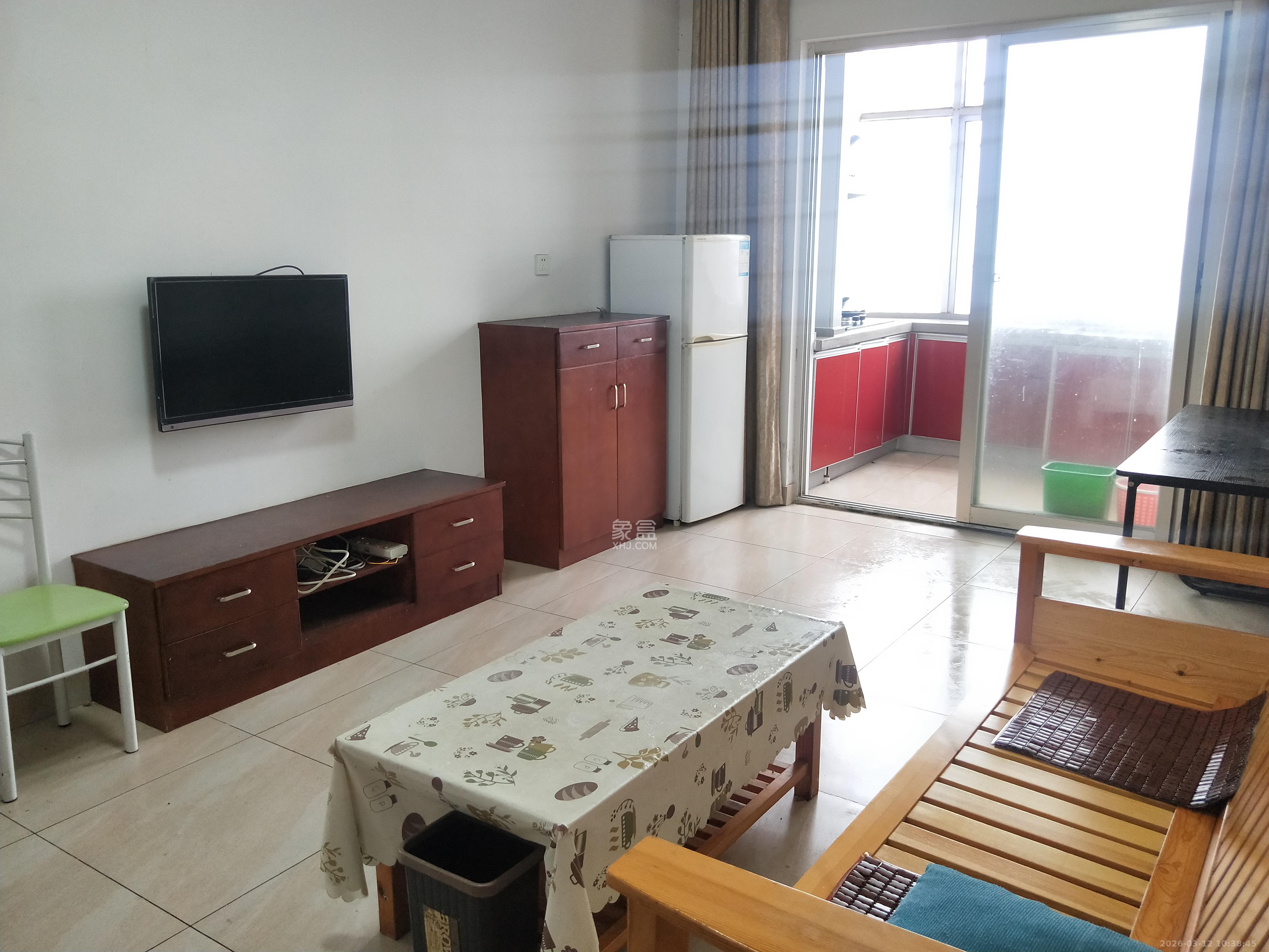 观湖公寓  1室1厅1卫    1800.0元/月