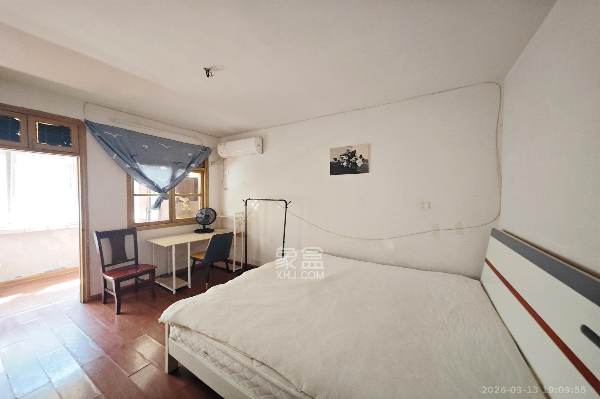 红花坡社区  1室1厅1卫    15.8万卧室