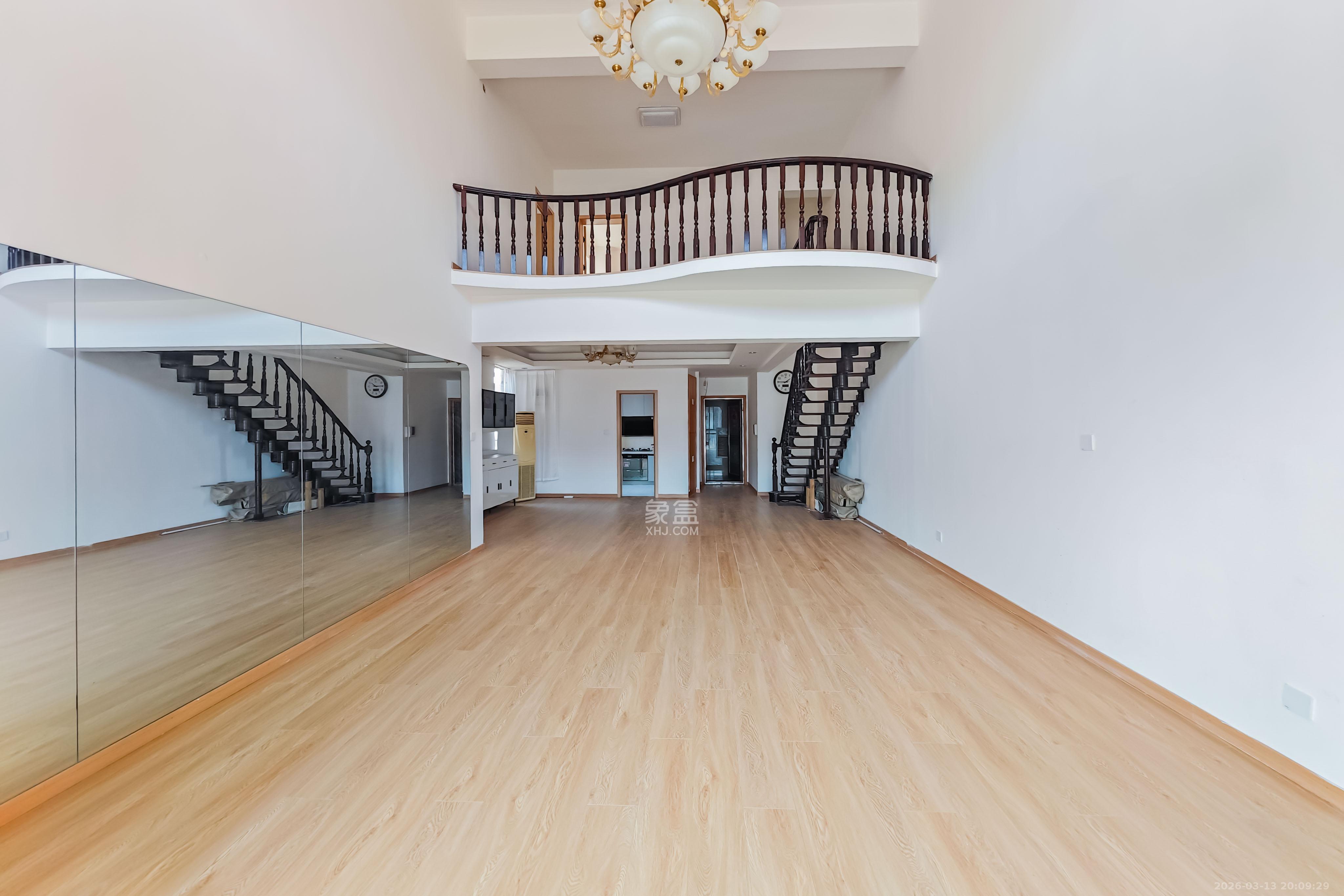 新星小区  6室3厅3卫    178.0万