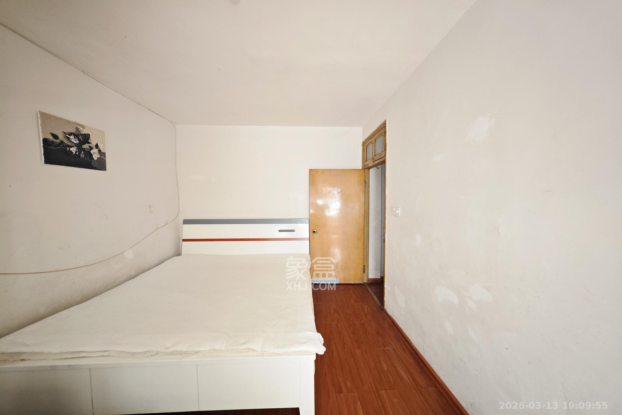 红花坡社区  1室1厅1卫    15.8万卧室