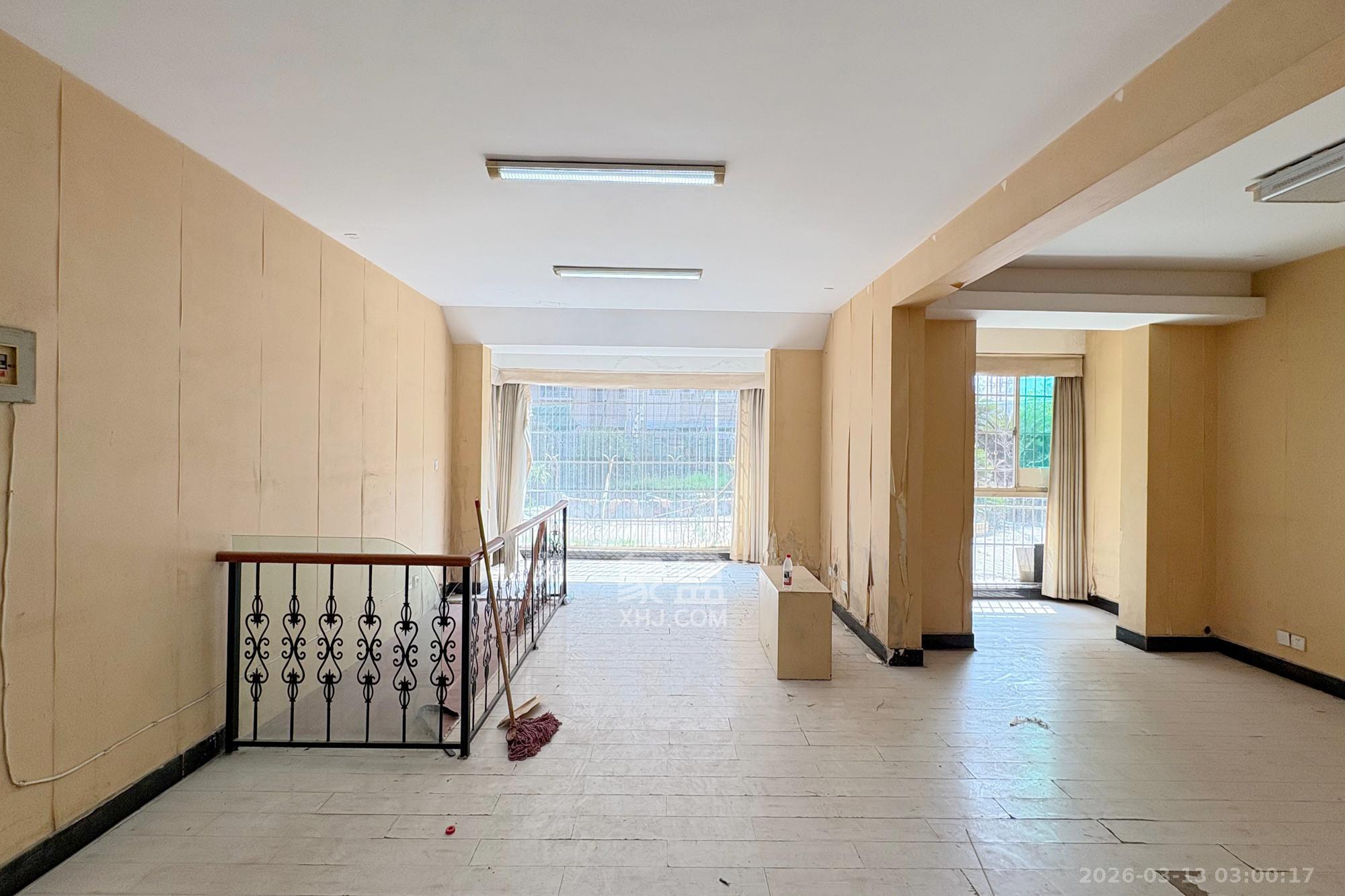 都市星光  4室2厅2卫    188.0万