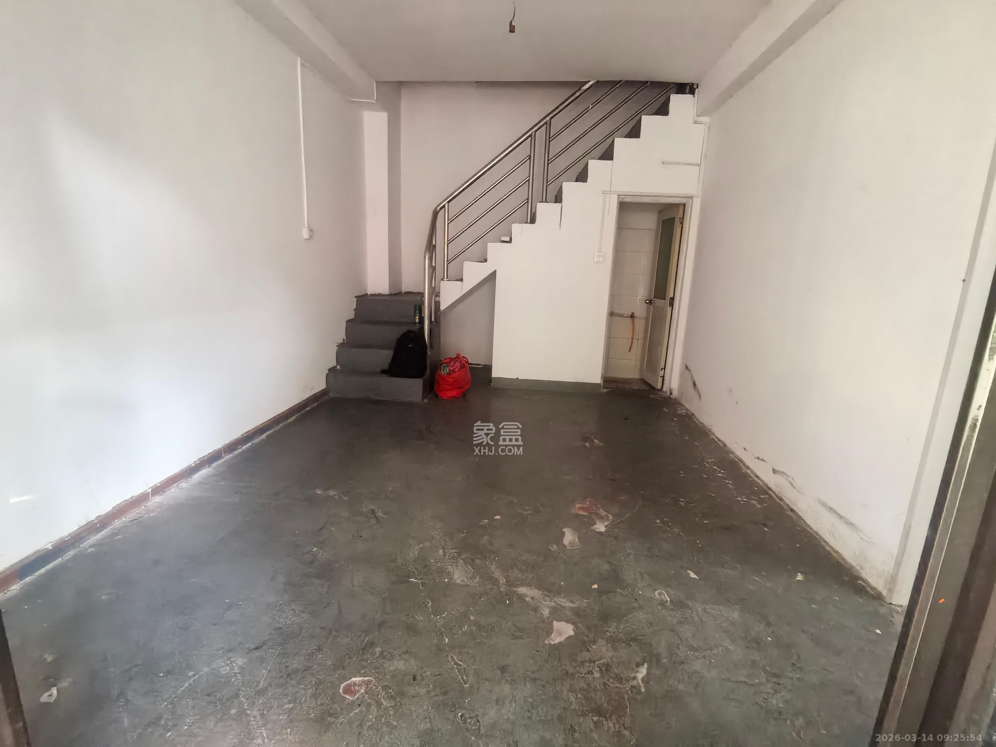 中南汽车世界   22.0㎡      1000.0元/月室内图