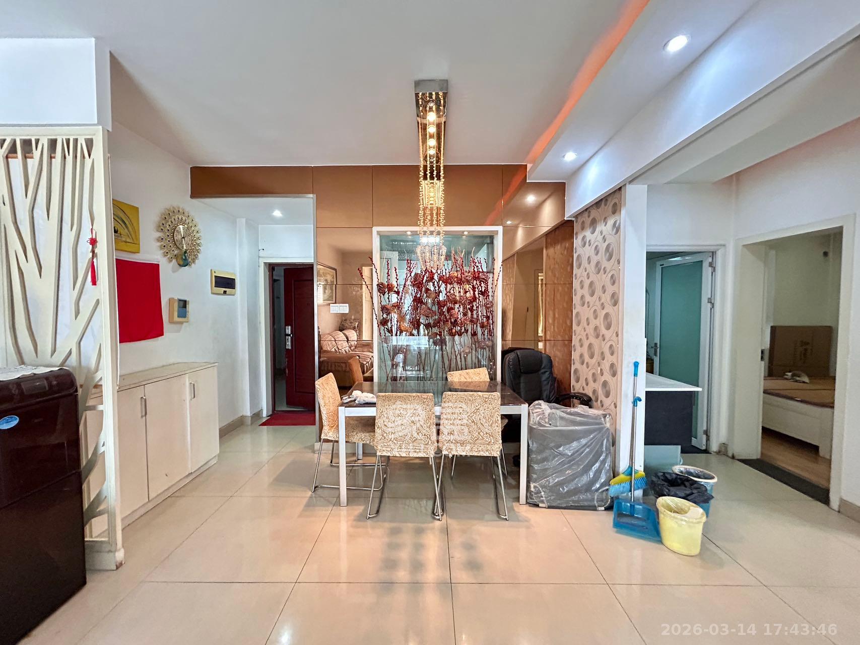 上河国际C区  3室2厅1卫    2500.0元/月