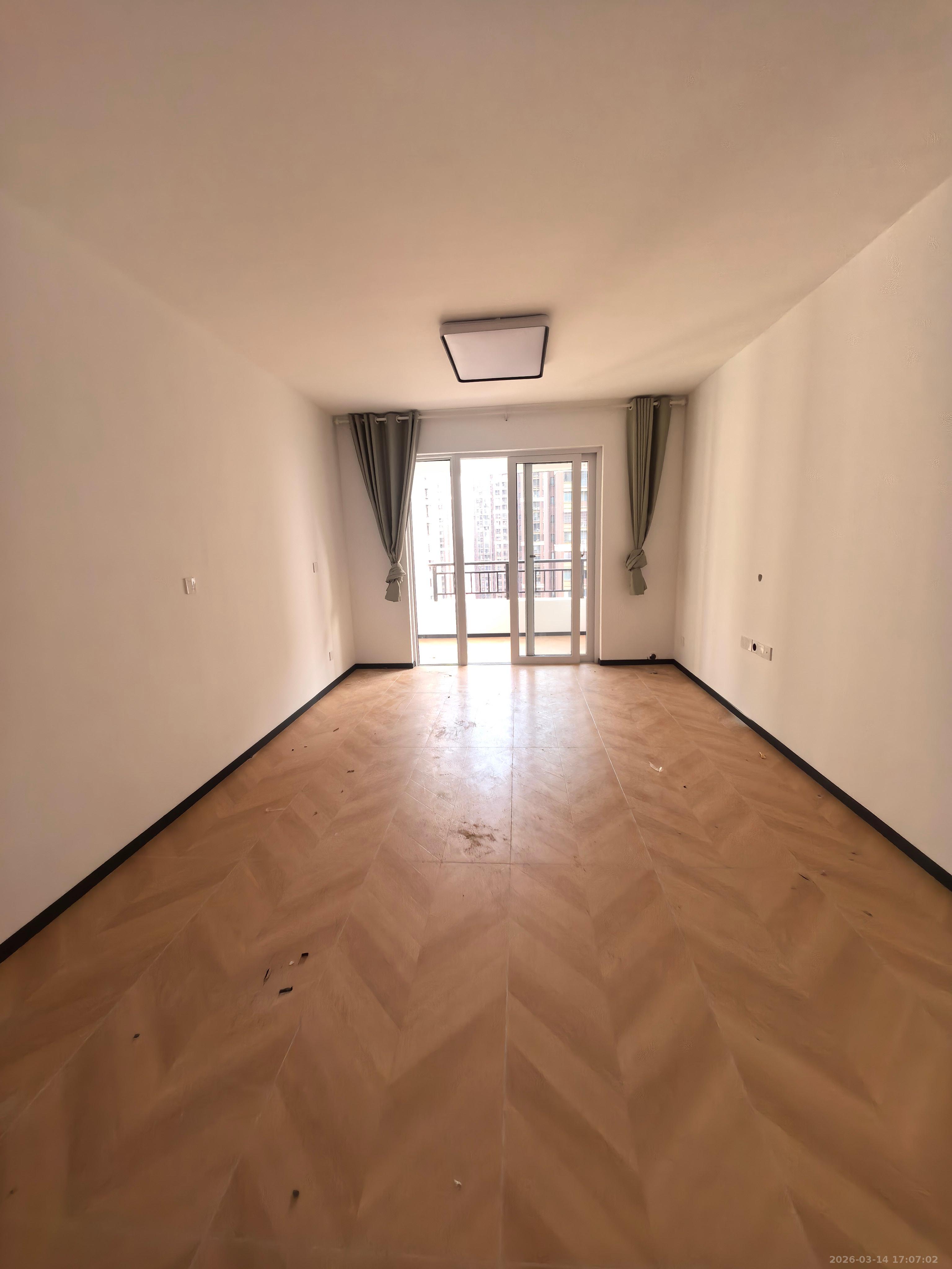 新城国际花都  2室2厅1卫    1600.0元/月