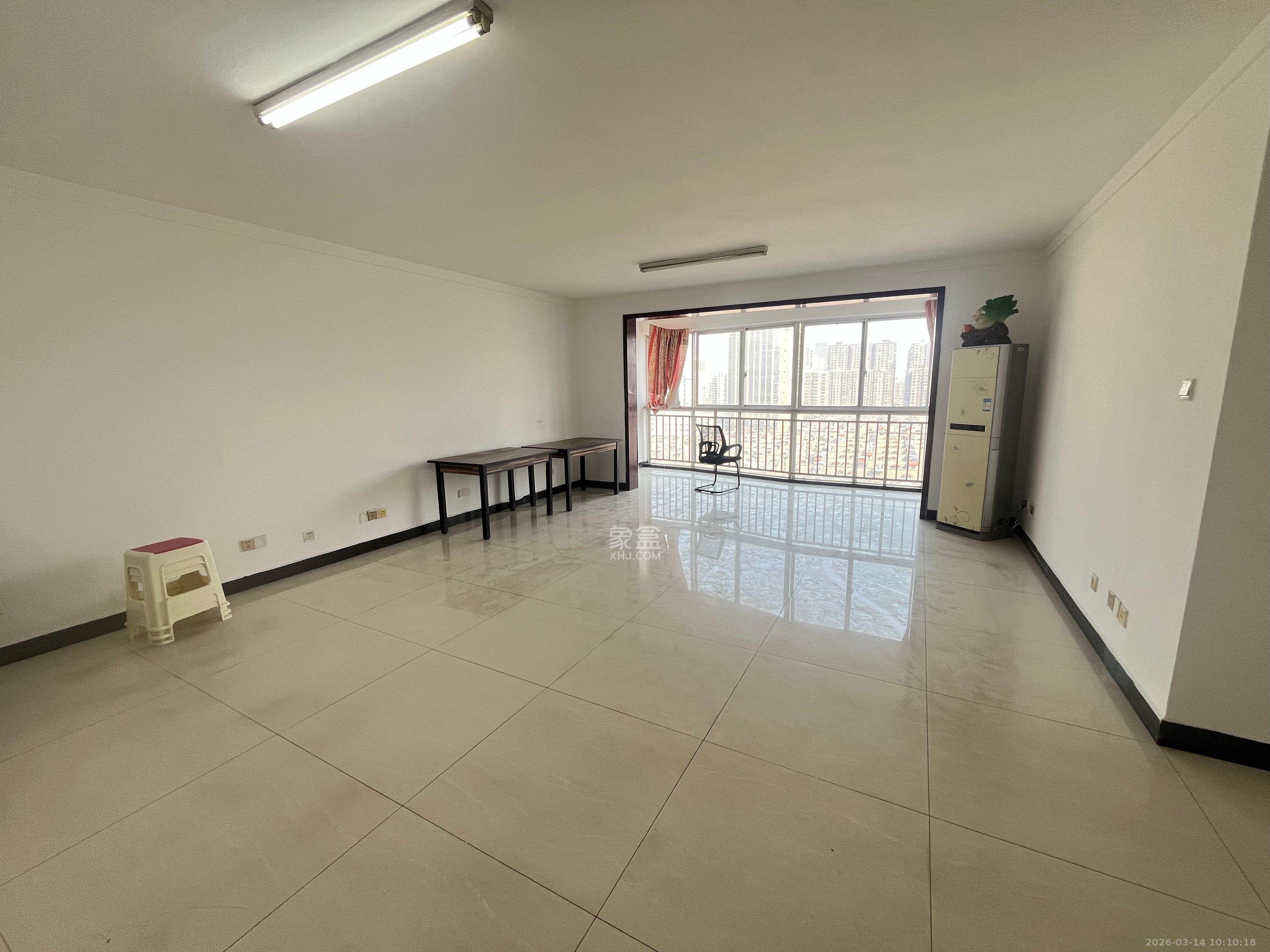 高桥现代商贸城  3室2厅1卫    4200.0元/月