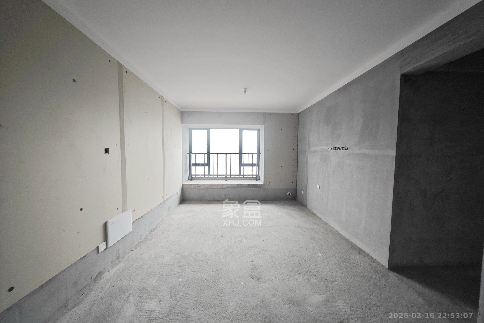 长房地铁银座  3室2厅1卫    99.0万