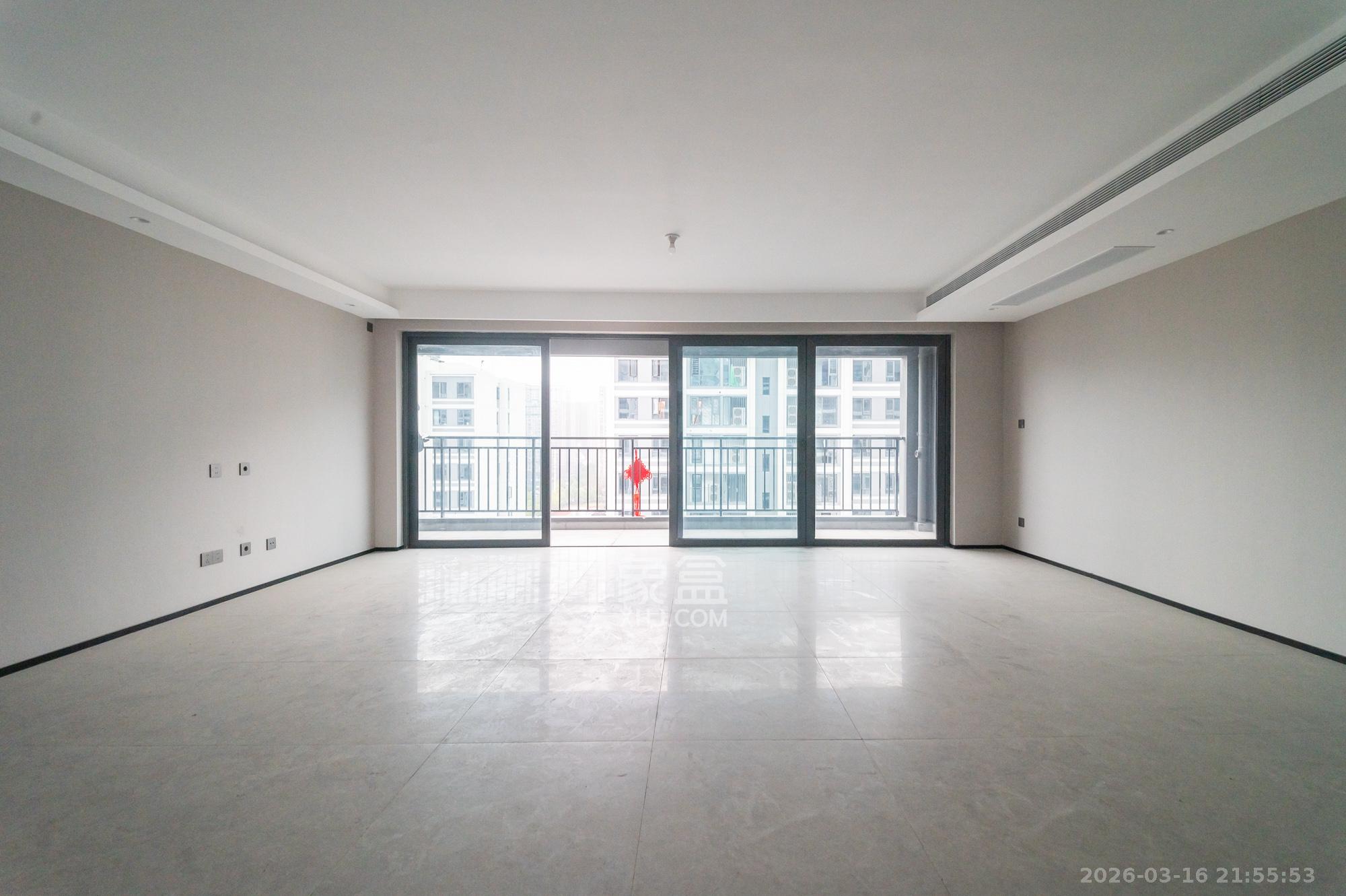 万科松湖天地  4室2厅3卫    240.0万