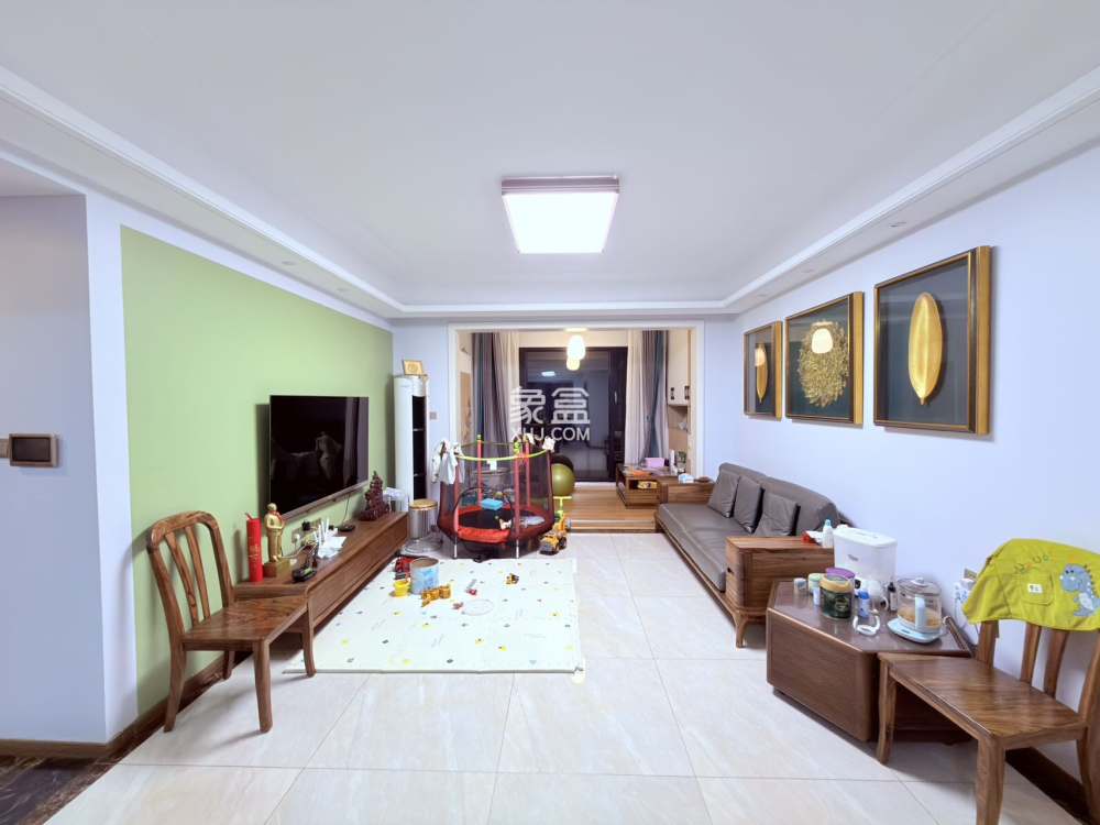 翡翠公园（北大资源）  4室2厅2卫    73.8万