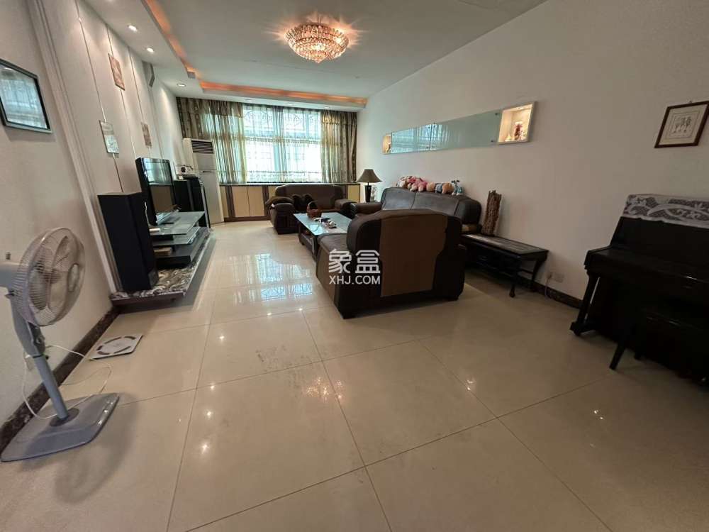 电信小区泰山花园  4室2厅2卫    55.0万