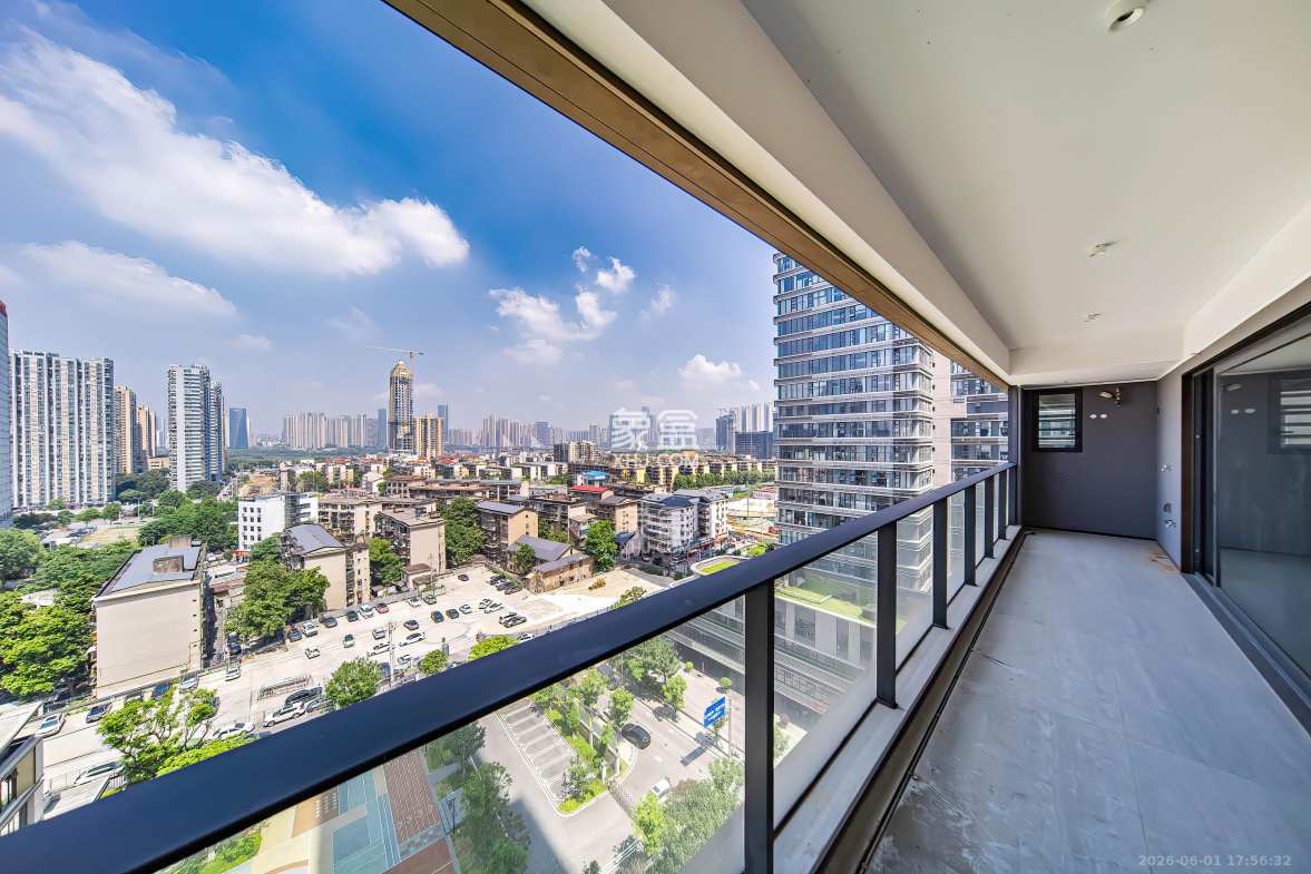 建发养云 5室2厅4卫 590.0万 建发养云 5室2厅4卫 590.0万阳台