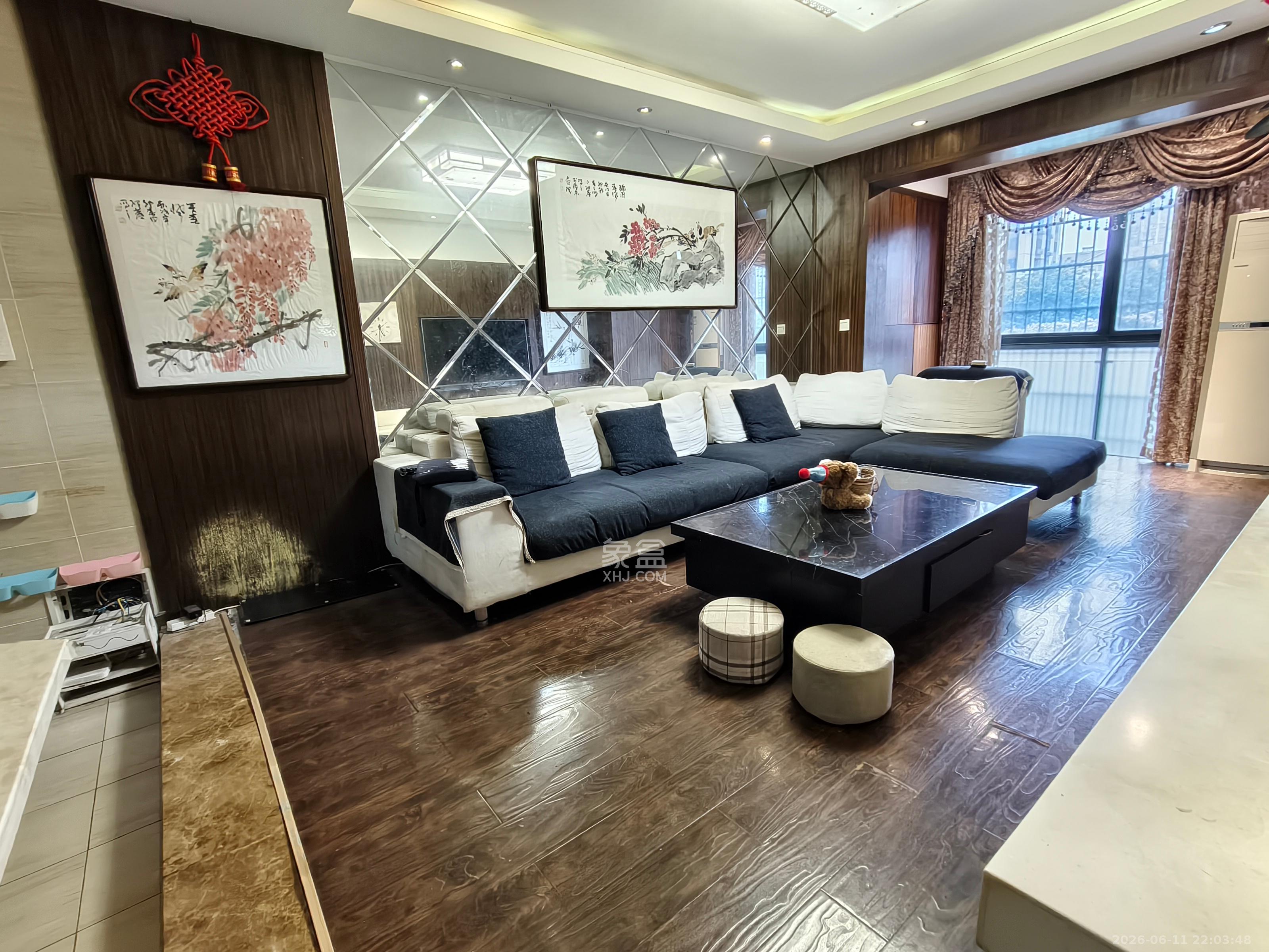 尊邸华庭  3室2厅1卫    2300.0元/月
