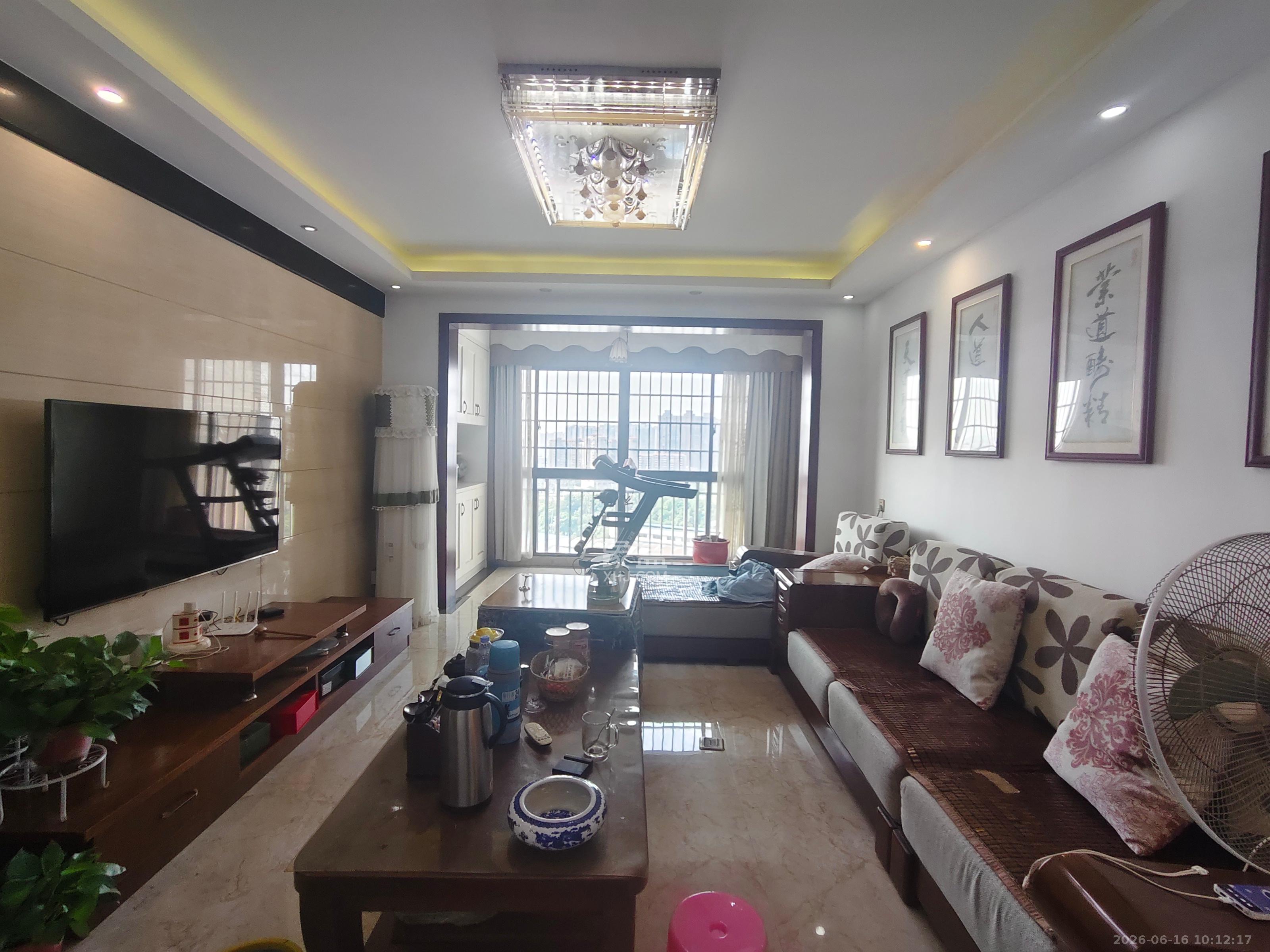新景未来城  3室2厅2卫    1800.0元/月