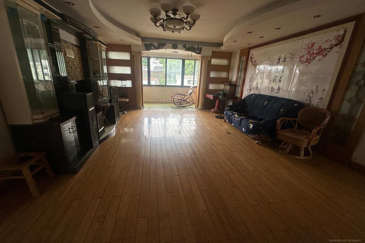 西湖公寓 5室2厅2卫 2600.0元/月 西湖公寓 5室2厅2卫 2600.0元/月室内图