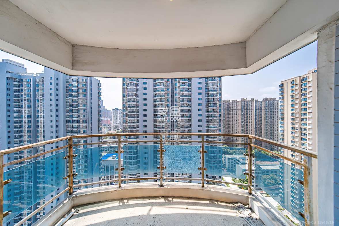 凯乐国际城 2室2厅1卫 80.0万 凯乐国际城 2室2厅1卫 80.0万阳台