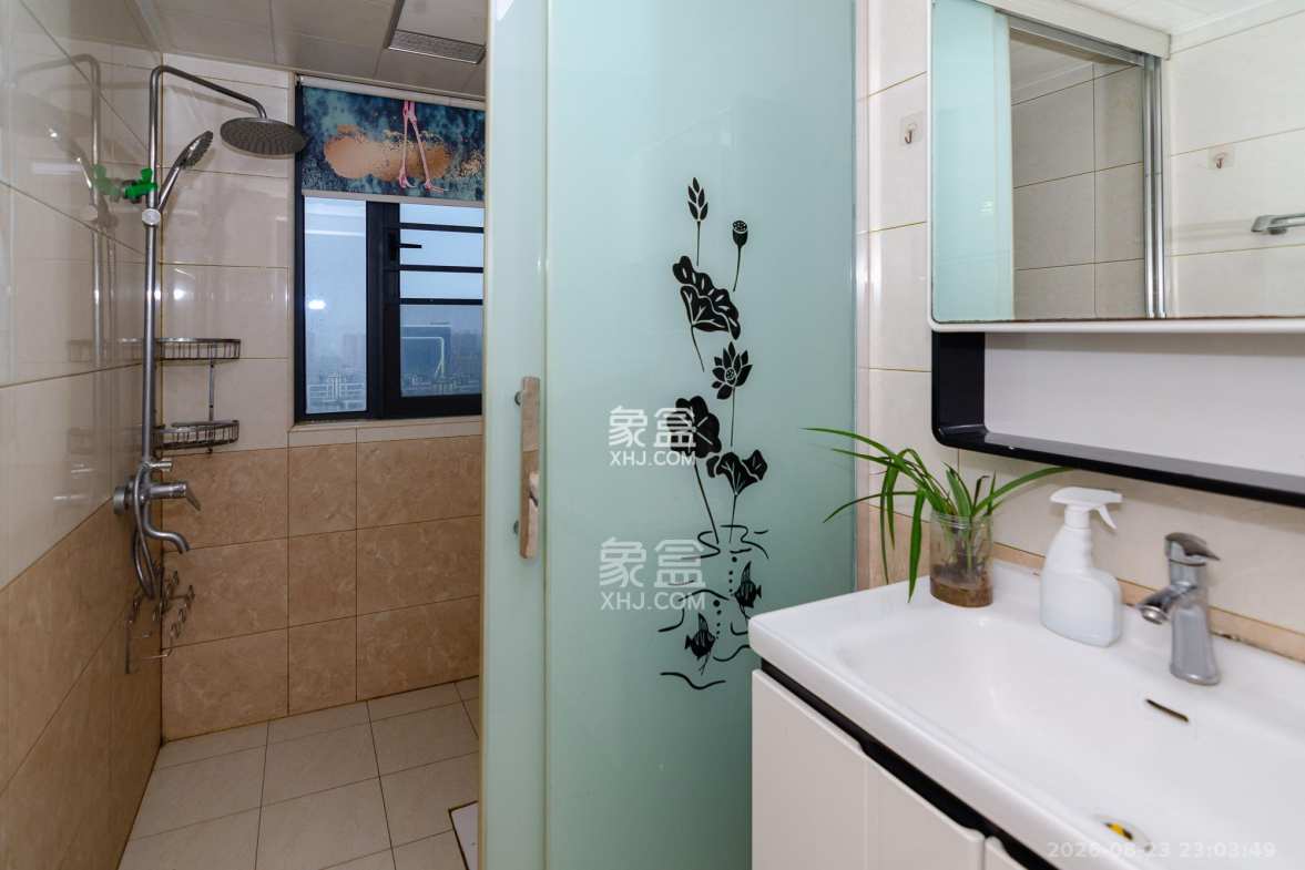 澳海澜庭 3室2厅2卫 65.0万 澳海澜庭 3室2厅2卫 65.0万卫生间