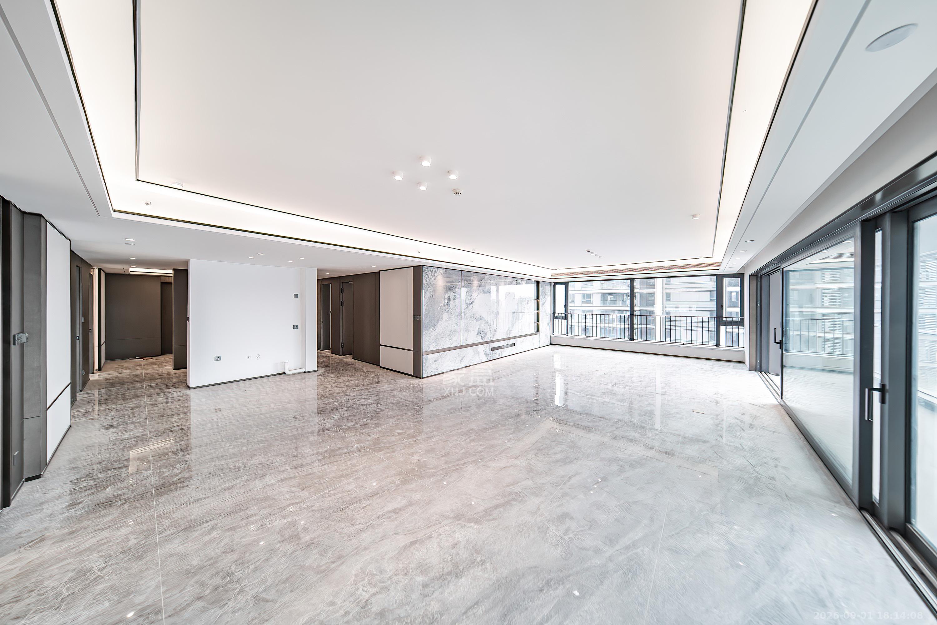 建发养云 5室2厅4卫 600.0万 建发养云 5室2厅4卫 600.0万客厅