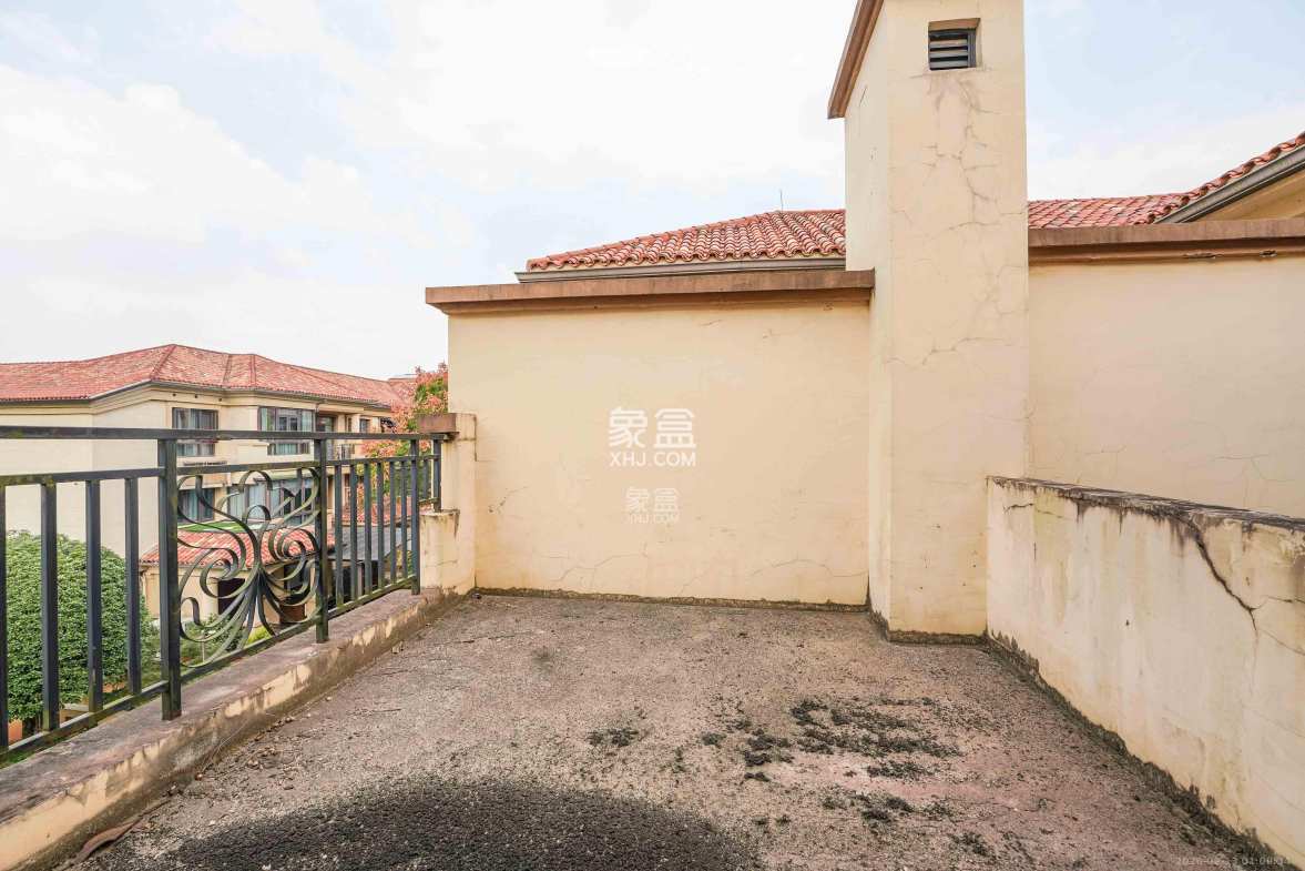 佳兆业水岸新都 5室2厅3卫 155.0万 佳兆业水岸新都 5室2厅3卫 155.0万阳台