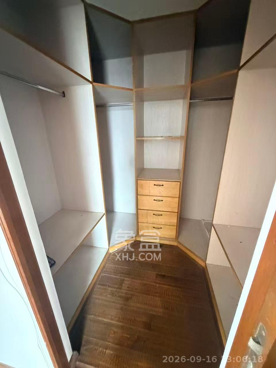 金色屋顶  4室2厅2卫    4800.0元/月室内图