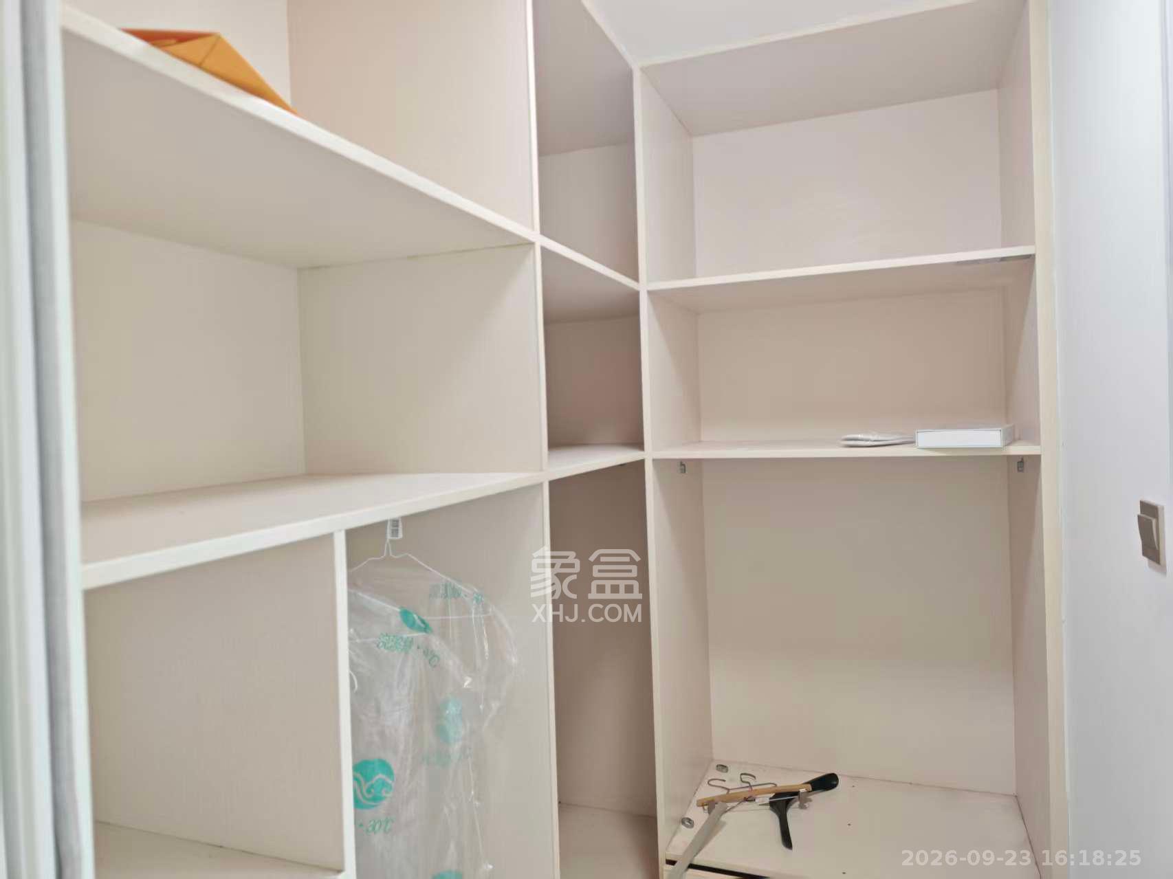 山语城三期  4室2厅2卫    2800.0元/月室内图