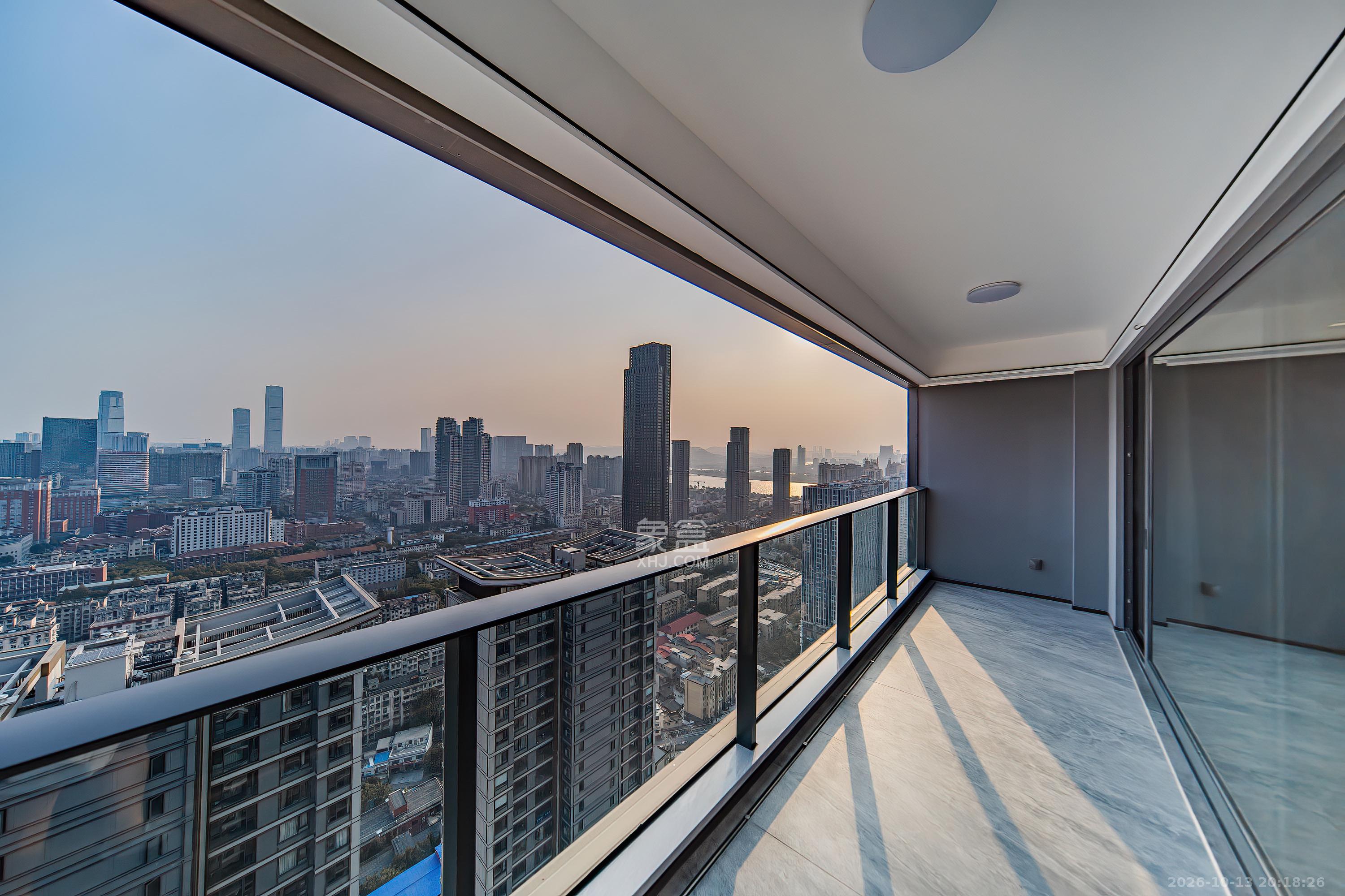 建发养云  4室2厅3卫    588.0万阳台