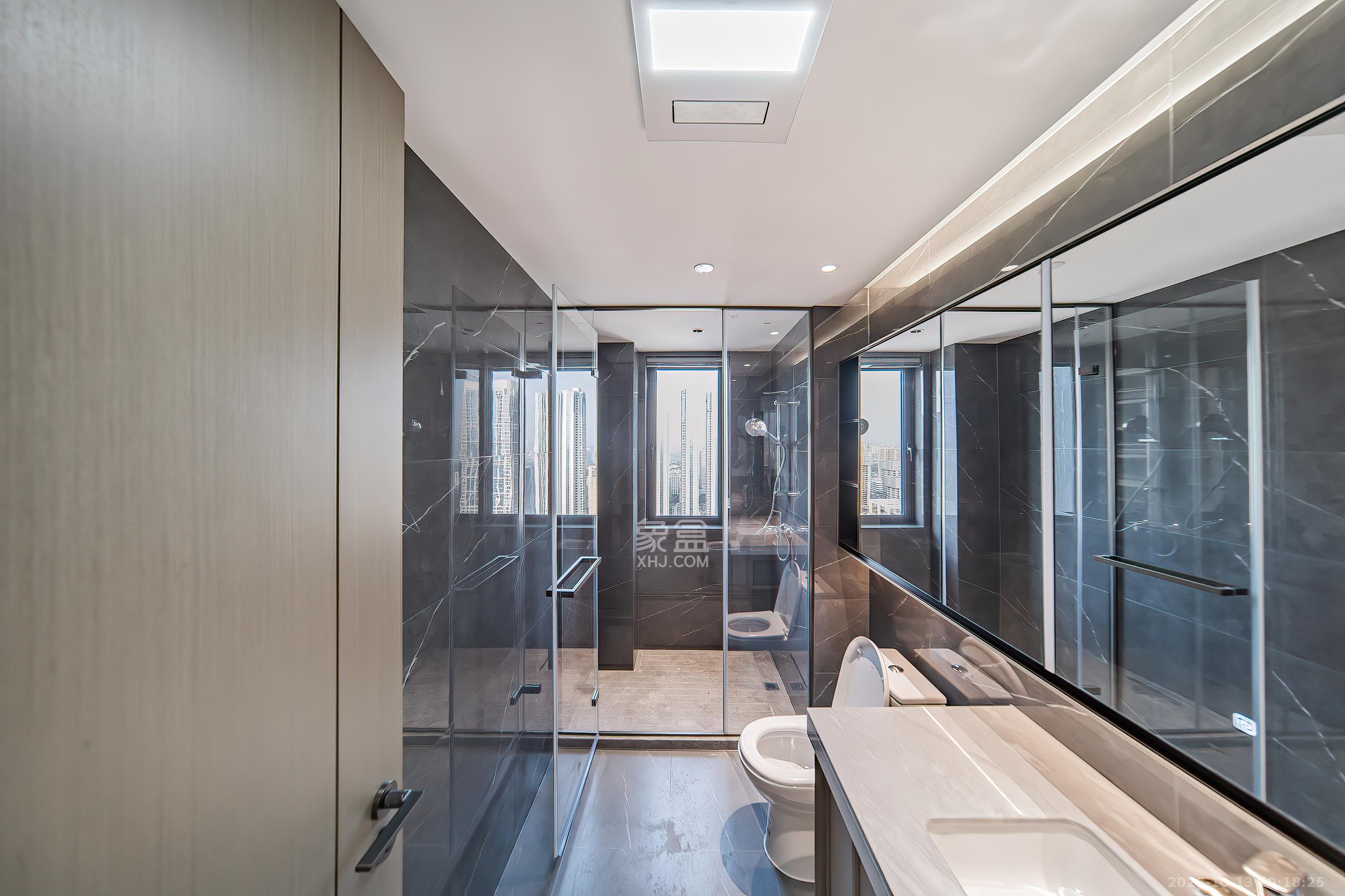 建发养云  4室2厅3卫    588.0万卫生间