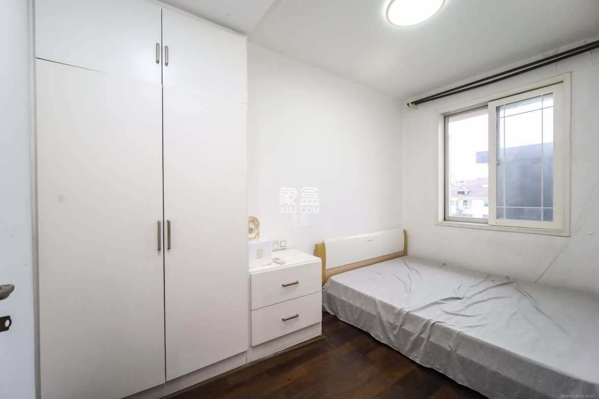 咸嘉新村嘉兴苑 5室2厅1卫 152.8万 咸嘉新村嘉兴苑 5室2厅1卫 152.8万卧室