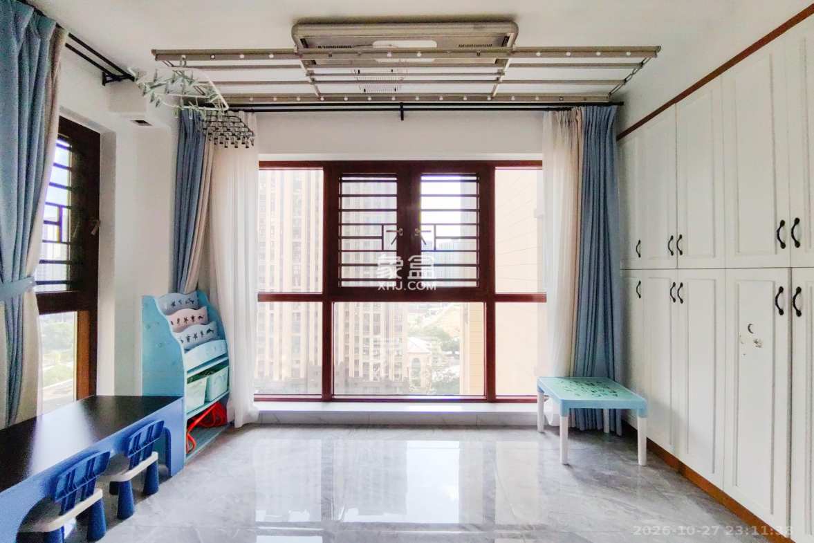 中交中央公园D4区 4室2厅2卫 155.0万 中交中央公园D4区 4室2厅2卫 155.0万阳台