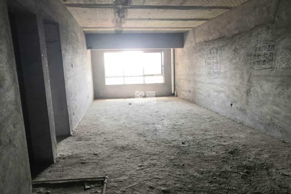 华天城市广场  3室2厅1卫    66.0万 华天城市广场  3室2厅1卫    66.0万客厅