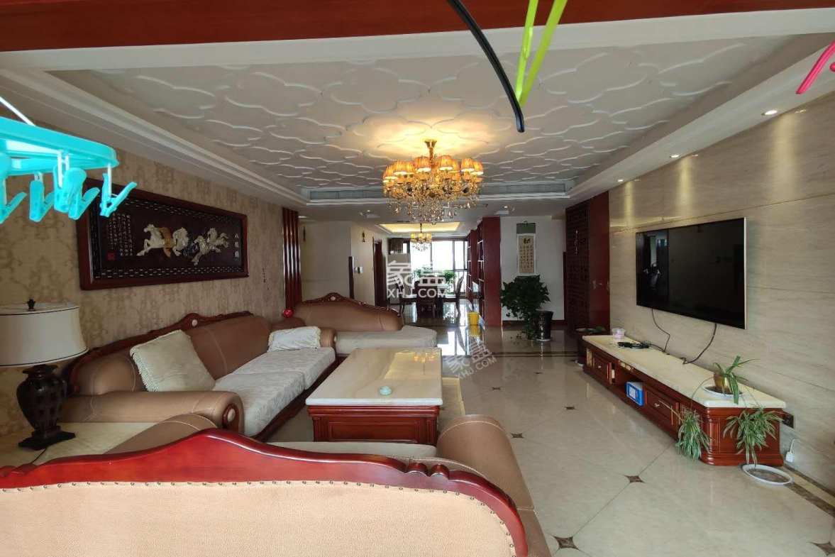 华侨城天鹅堡 4室2厅3卫 450.00万 华侨城天鹅堡 4室2厅3卫 450.00万客厅