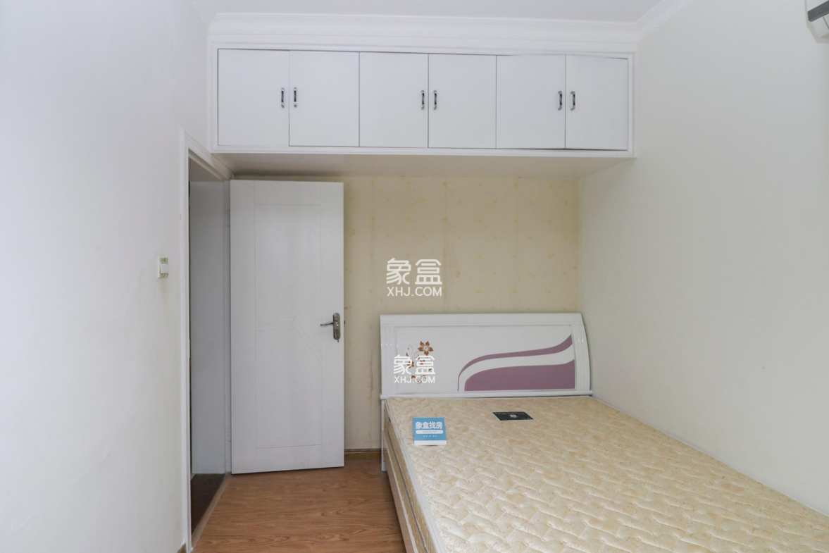 南山苏迪亚诺 3室2厅1卫 75.0万 南山苏迪亚诺 3室2厅1卫 75.0万客厅