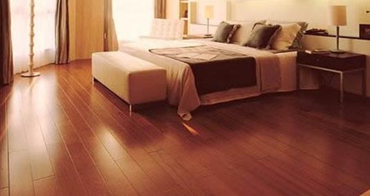实木地板和复合地板有什么区别，新房装修时该如何选择?