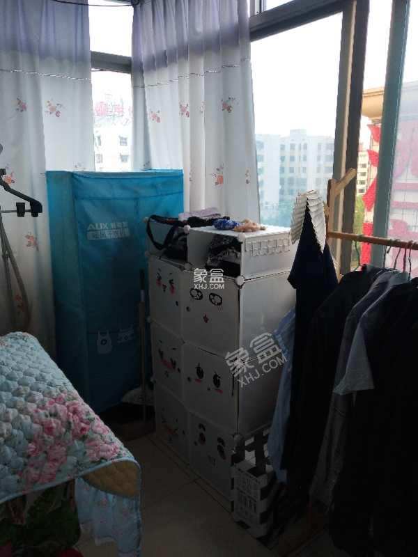 康南小区 2室1厅1卫 38.0万 康南小区 2室1厅1卫 38.0万客厅