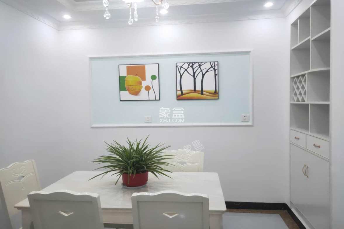 财苑小区(财政局1号宿舍) 3室2厅1卫 53.8万 财苑小区(财政局1号宿舍) 3室2厅1卫 53.8万客厅