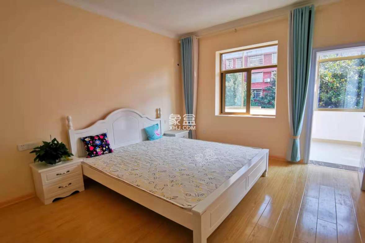 大渡口供销社家属楼 3室2厅1卫 40.8万 大渡口供销社家属楼 3室2厅1卫 40.8万客厅