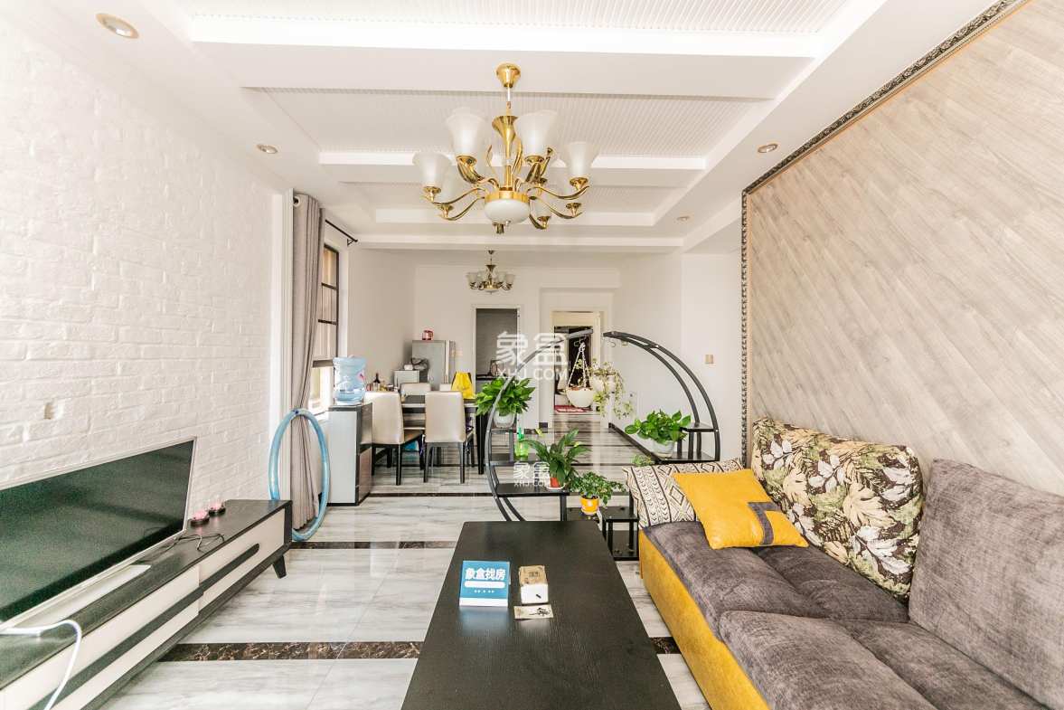 山语城二期 3室2厅2卫 88.0万 山语城二期 3室2厅2卫 88.0万客厅