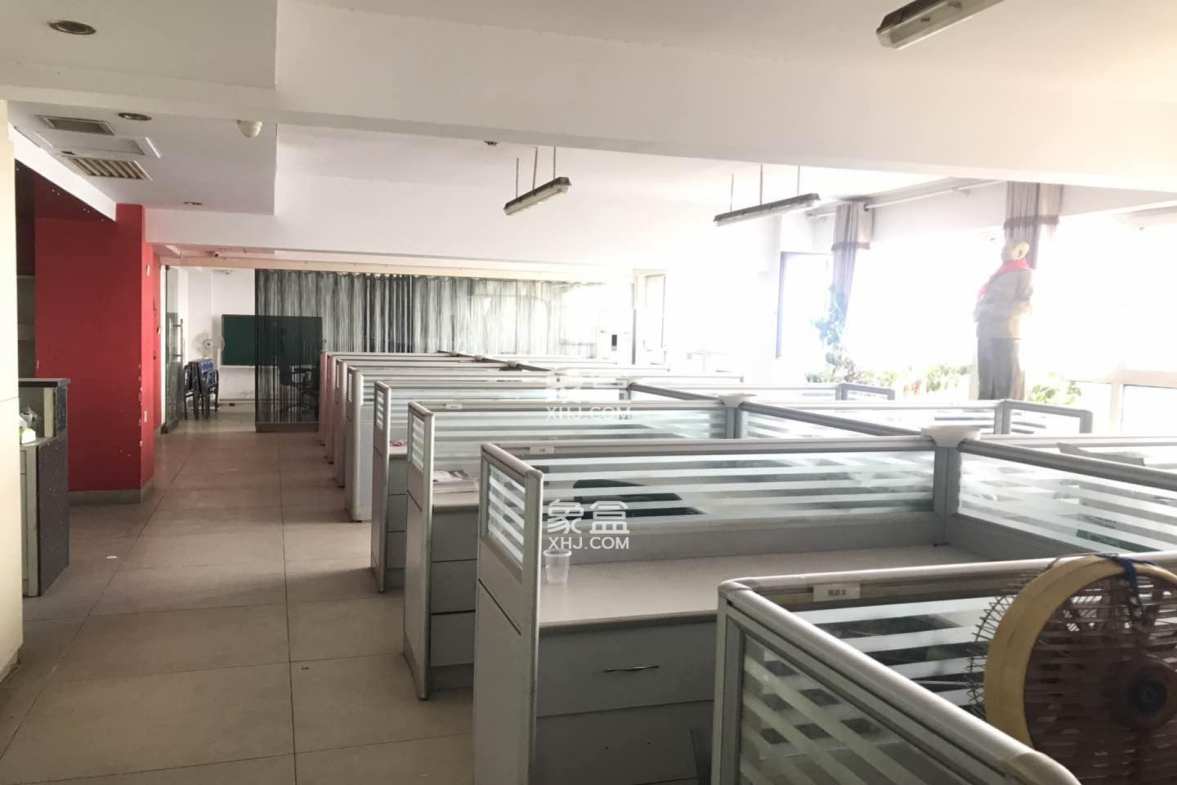 中瀚财富广场  4室2厅1卫    4000.0元/月 中瀚财富广场  4室2厅1卫    4000.0元/月室内图