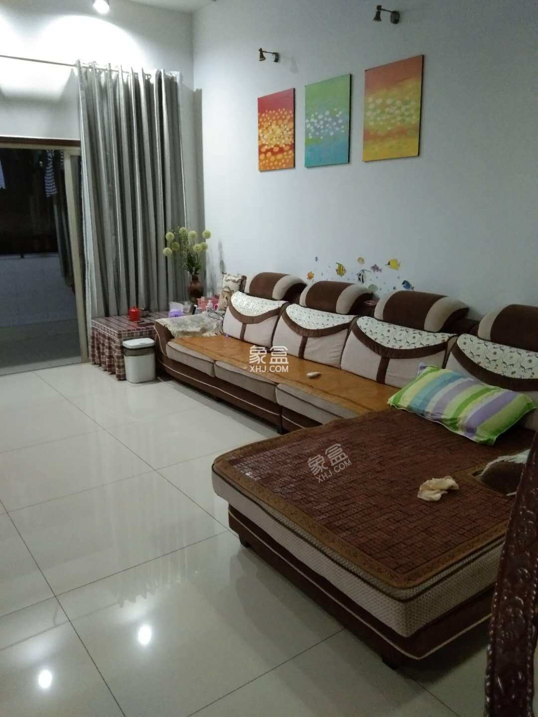 精锐华府(精锐华庭) 3室2厅2卫 78.0万 精锐华府(精锐华庭) 3室2厅2卫 78.0万客厅