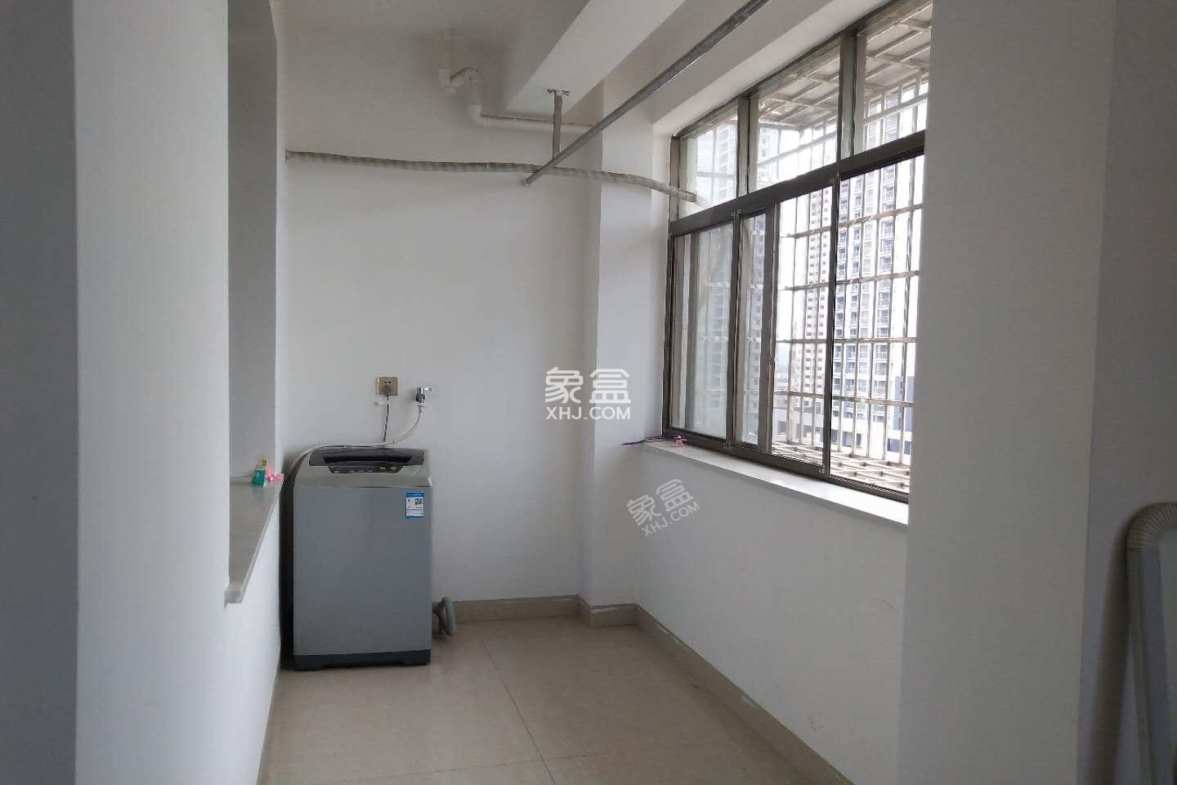 羊舞岭小区  3室2厅2卫    1500.0元/月 羊舞岭小区  3室2厅2卫    1500.0元/月室内图